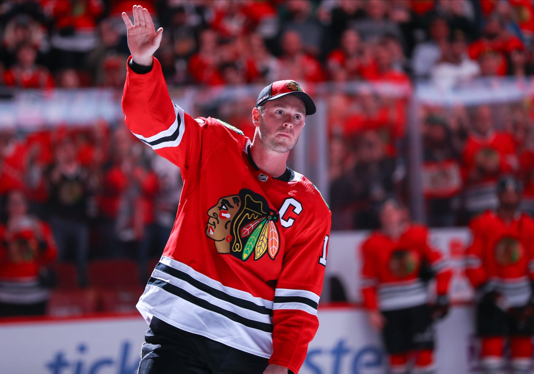 CHICAGO, IL - APRIL 13: Chicago Blackhawks center Jonathan Toews (19) thanks the crowd after a game between the Philadelphia Flyers and the Chicago Blackhawks on April 13, 2023 at the United Center in Chicago, IL. (Photo by Melissa Tamez/Icon Sportswire via Getty Images)
