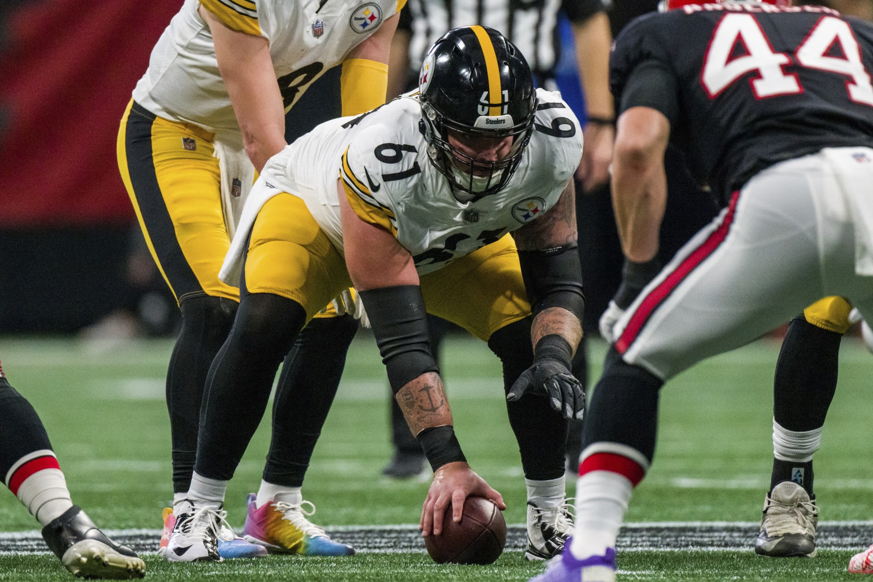 Pittsburgh Steelers center Mason Cole (61) works during the first half of an NFL football game against the Atlanta Falcons, Sunday, Dec. 4, 2022, in Atlanta. The Pittsburgh Steelers won 19-16. (AP Photo/Danny Karnik)