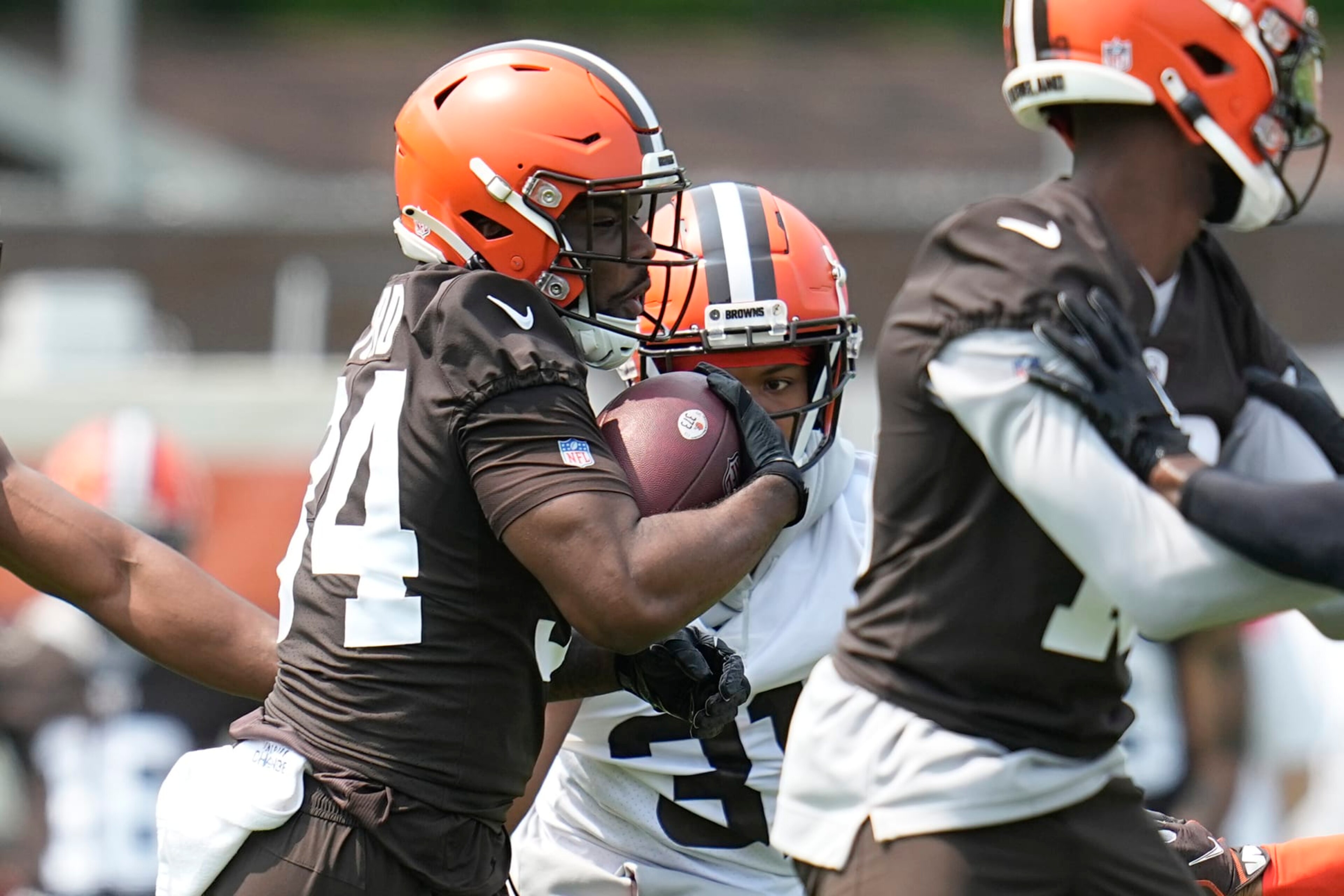 Cleveland Browns running back Jerome Ford, left, carries the ball during an NFL football practice, Wednesday, May 24, 2023, in Berea, Ohio. (AP Photo/Sue Ogrocki) Cleveland Browns running back Jerome Ford, left, carries the ball during an NFL football practice, Wednesday, May 24, 2023, in Berea, Ohio. (AP Photo/Sue Ogrocki)