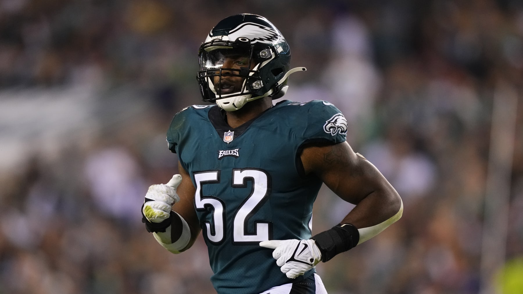 Eagles linebacker Davion Taylor