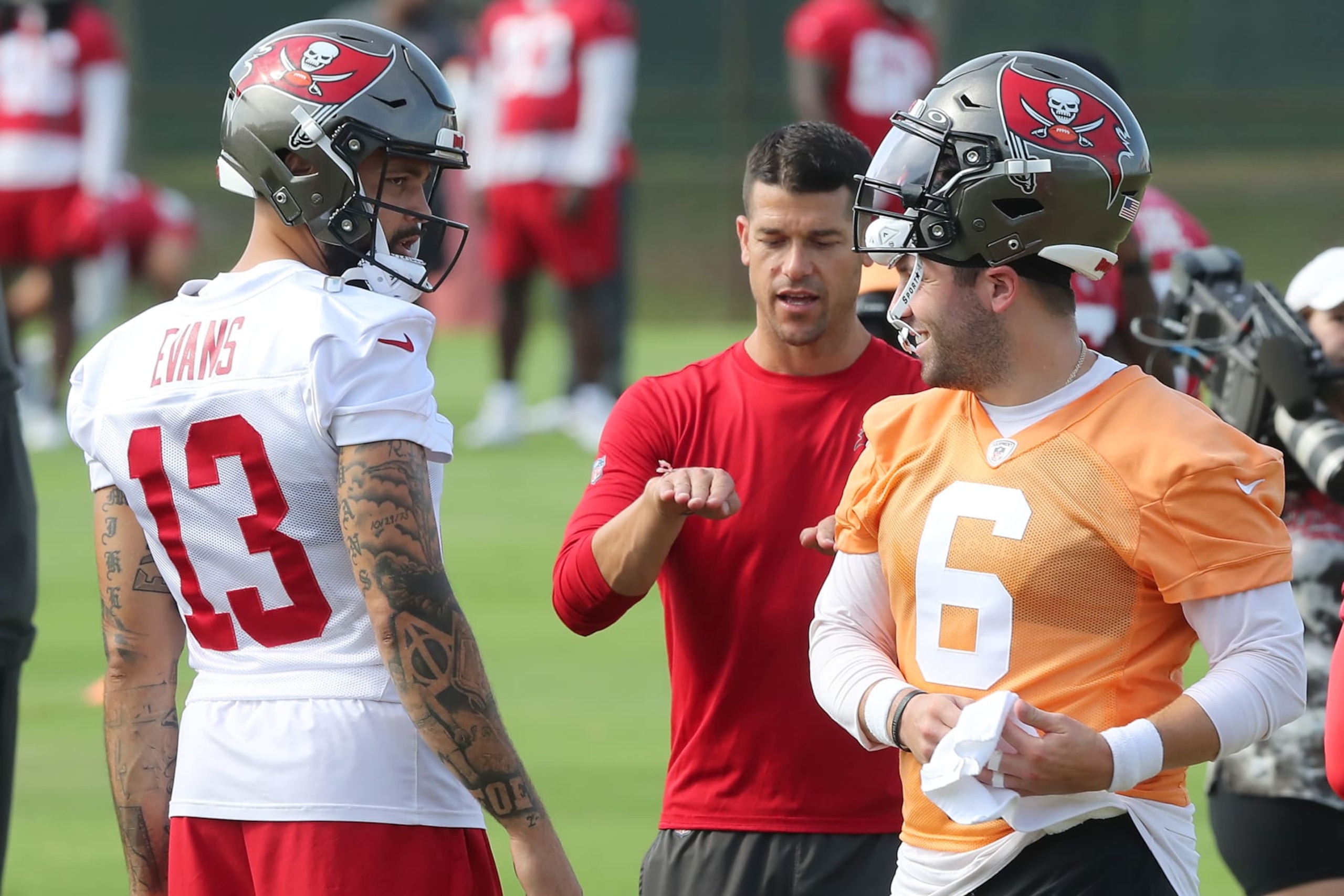 Mike Evans (left), Dave Canales (middle) and Baker Mayfield (right) 
