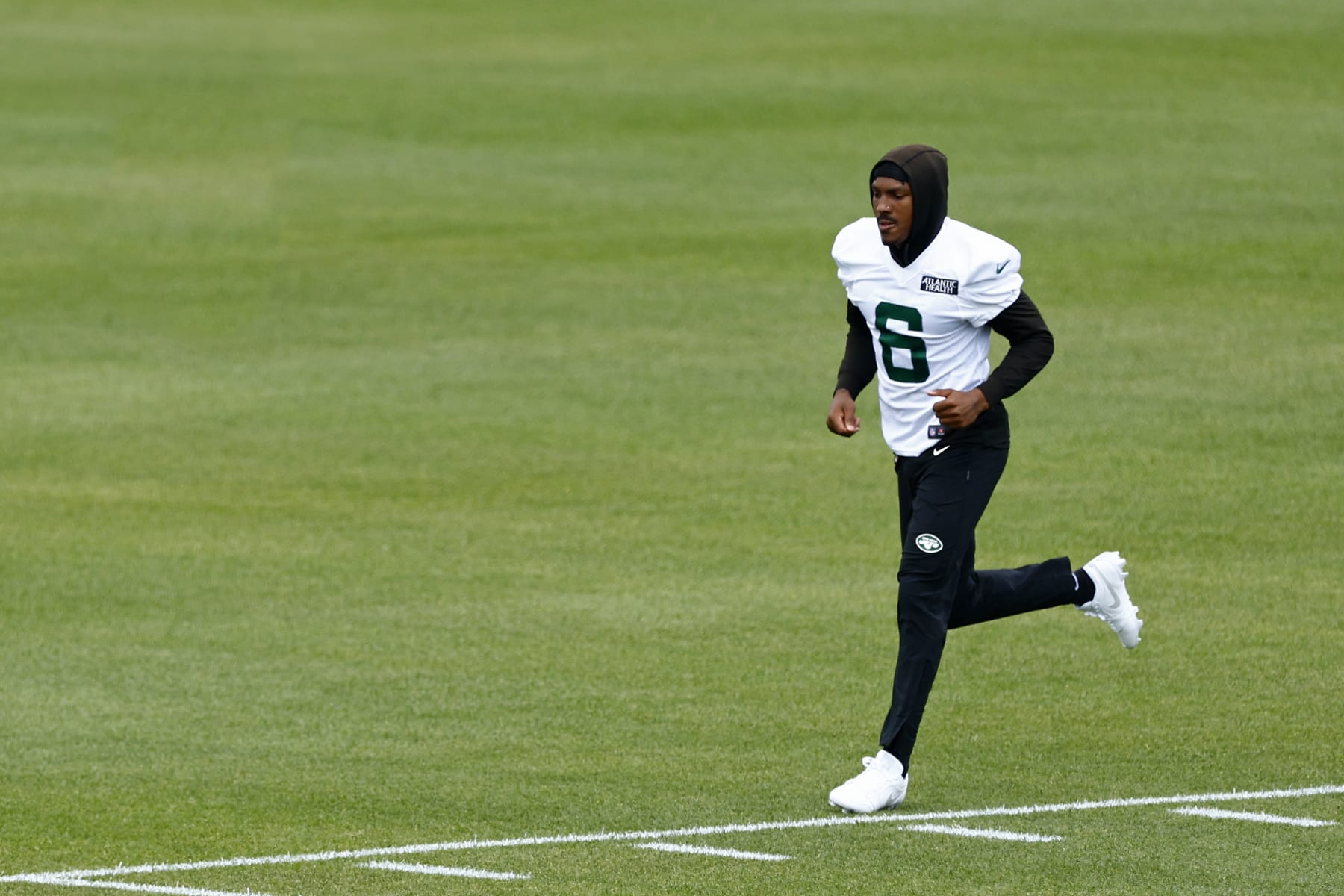 FLORHAM PARK, NEW JERSEY - JUNE 9: Mecole Hardman Jr. #6 of the New York Jetsduring the teams OTAs at Atlantic Health Jets Training Center on June 9, 2023 in Florham Park, New Jersey. (Photo by Rich Schultz/Getty Images)