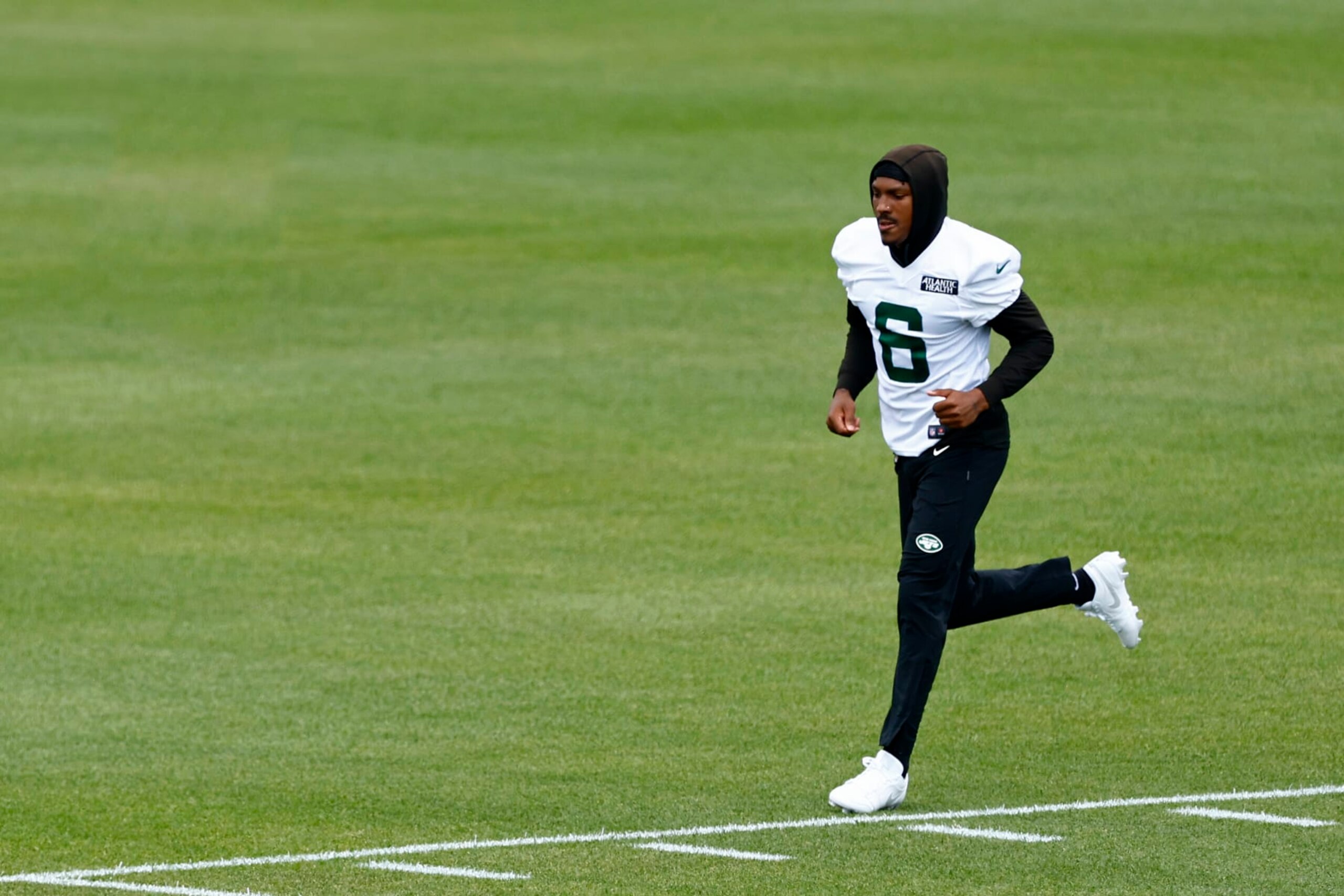 FLORHAM PARK, NEW JERSEY - JUNE 9: Mecole Hardman Jr. #6 of the New York Jetsduring the teams OTAs at Atlantic Health Jets Training Center on June 9, 2023 in Florham Park, New Jersey. (Photo by Rich Schultz/Getty Images)