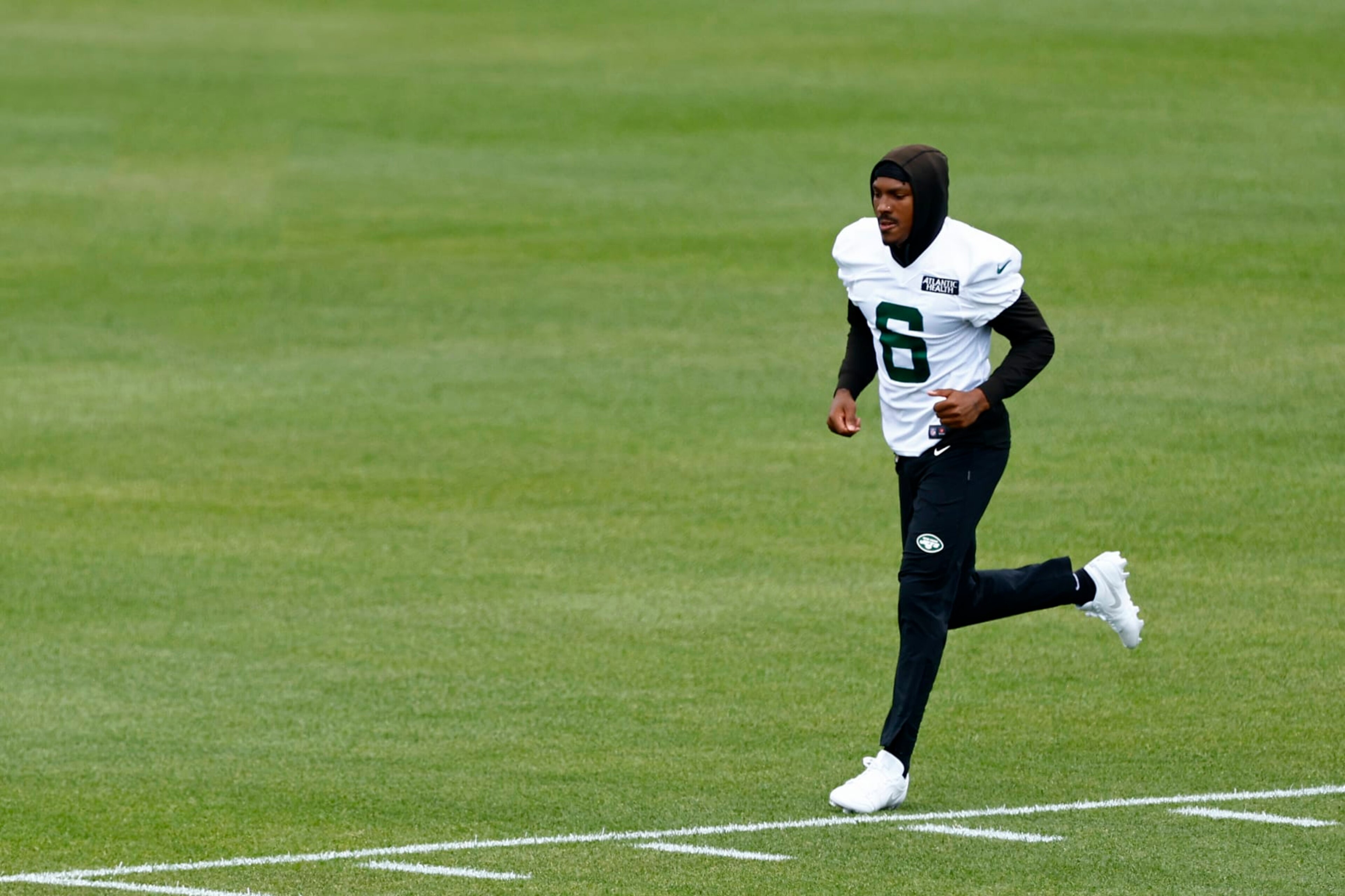 FLORHAM PARK, NEW JERSEY - JUNE 9: Mecole Hardman Jr. #6 of the New York Jetsduring the teams OTAs at Atlantic Health Jets Training Center on June 9, 2023 in Florham Park, New Jersey. (Photo by Rich Schultz/Getty Images) FLORHAM PARK, NEW JERSEY - JUNE 9: Mecole Hardman Jr. #6 of the New York Jetsduring the teams OTAs at Atlantic Health Jets Training Center on June 9, 2023 in Florham Park, New Jersey. (Photo by Rich Schultz/Getty Images)