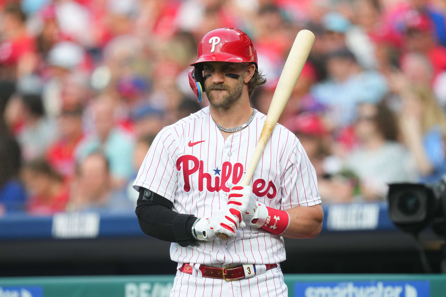 PHILADELPHIA, PENNSYLVANIA - JUNE 20: Bryce Harper #3 of the Philadelphia Phillies looks on against the Atlanta Braves at Citizens Bank Park on June 20, 2023 in Philadelphia, Pennsylvania. (Photo by Mitchell Leff/Getty Images)
