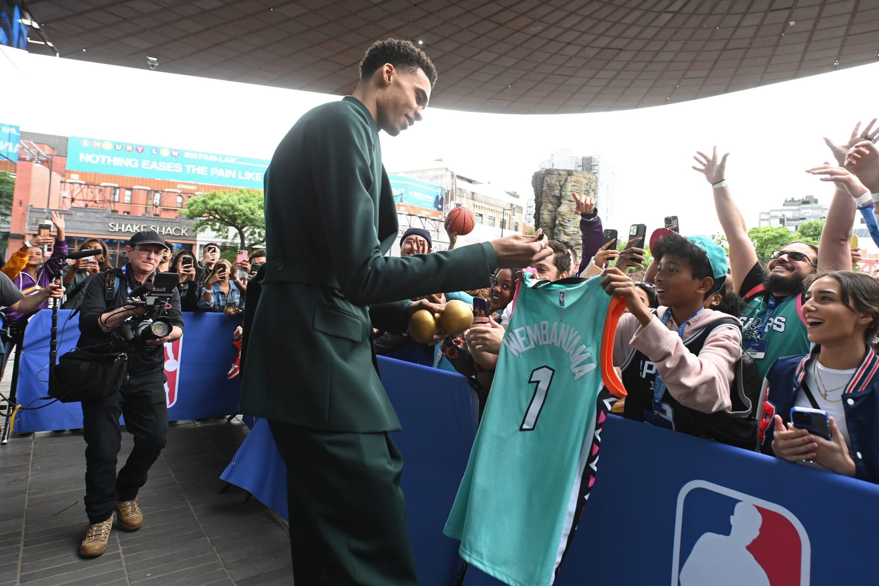 BROOKLYN, NY - JUNE 22: Draft prospect Victor Wembanyama signs autographs during the 2023 NBA Draft on June 22, 2023 at Barclays Center in Brooklyn, New York. NOTE TO USER: User expressly acknowledges and agrees that, by downloading and or using this photograph, User is consenting to the terms and conditions of the Getty Images License Agreement. Mandatory Copyright Notice: Copyright 2023 NBAE (Photo by Mike Lawrence/NBAE via Getty Images)