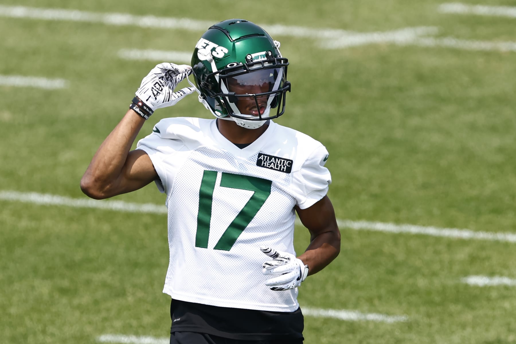 FLORHAM PARK, NEW JERSEY - JUNE 6: Garrett Wilson #17 of the New York Jets runs during the teams OTAs at Atlantic Health Jets Training Center on June 6, 2023 in Florham Park, New Jersey. (Photo by Rich Schultz/Getty Images)