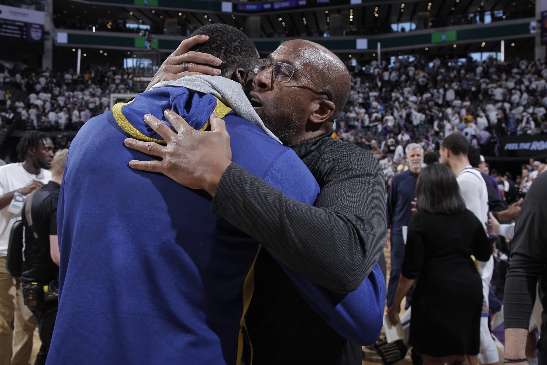 SACRAMENTO, CA - APRIL 30: Head Coach Mike Brown of the Sacramento Kings and Draymond Green #23 of the Golden State Warriors hug after Round 1 Game 7 of the 2023 NBA Playoffs on April 30, 2023 at Golden 1 Center in Sacramento, California. NOTE TO USER: User expressly acknowledges and agrees that, by downloading and or using this photograph, User is consenting to the terms and conditions of the Getty Images Agreement. Mandatory Copyright Notice: Copyright 2023 NBAE (Photo by Rocky Widner/NBAE via Getty Images)