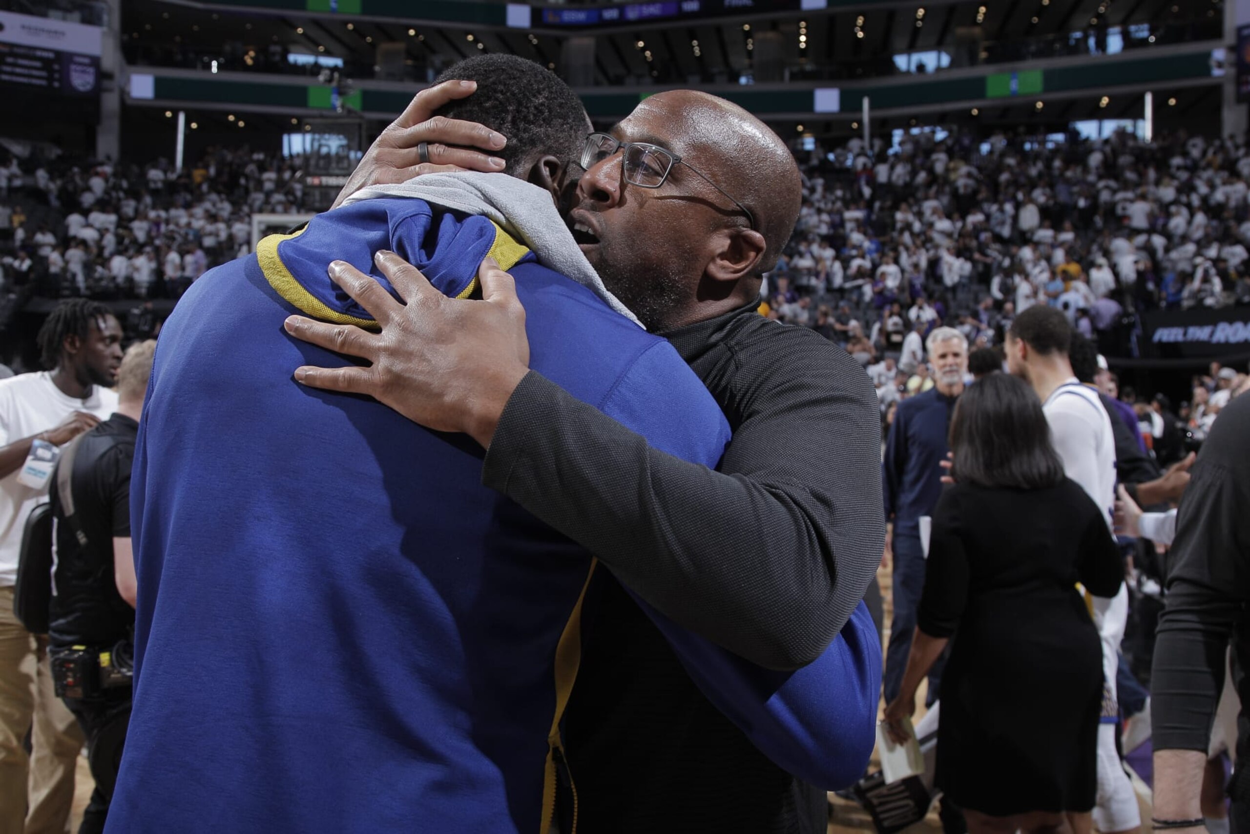 SACRAMENTO, CA - APRIL 30: Head Coach Mike Brown of the Sacramento Kings and Draymond Green #23 of the Golden State Warriors hug after Round 1 Game 7 of the 2023 NBA Playoffs on April 30, 2023 at Golden 1 Center in Sacramento, California. NOTE TO USER: User expressly acknowledges and agrees that, by downloading and or using this photograph, User is consenting to the terms and conditions of the Getty Images Agreement. Mandatory Copyright Notice: Copyright 2023 NBAE (Photo by Rocky Widner/NBAE via Getty Images)