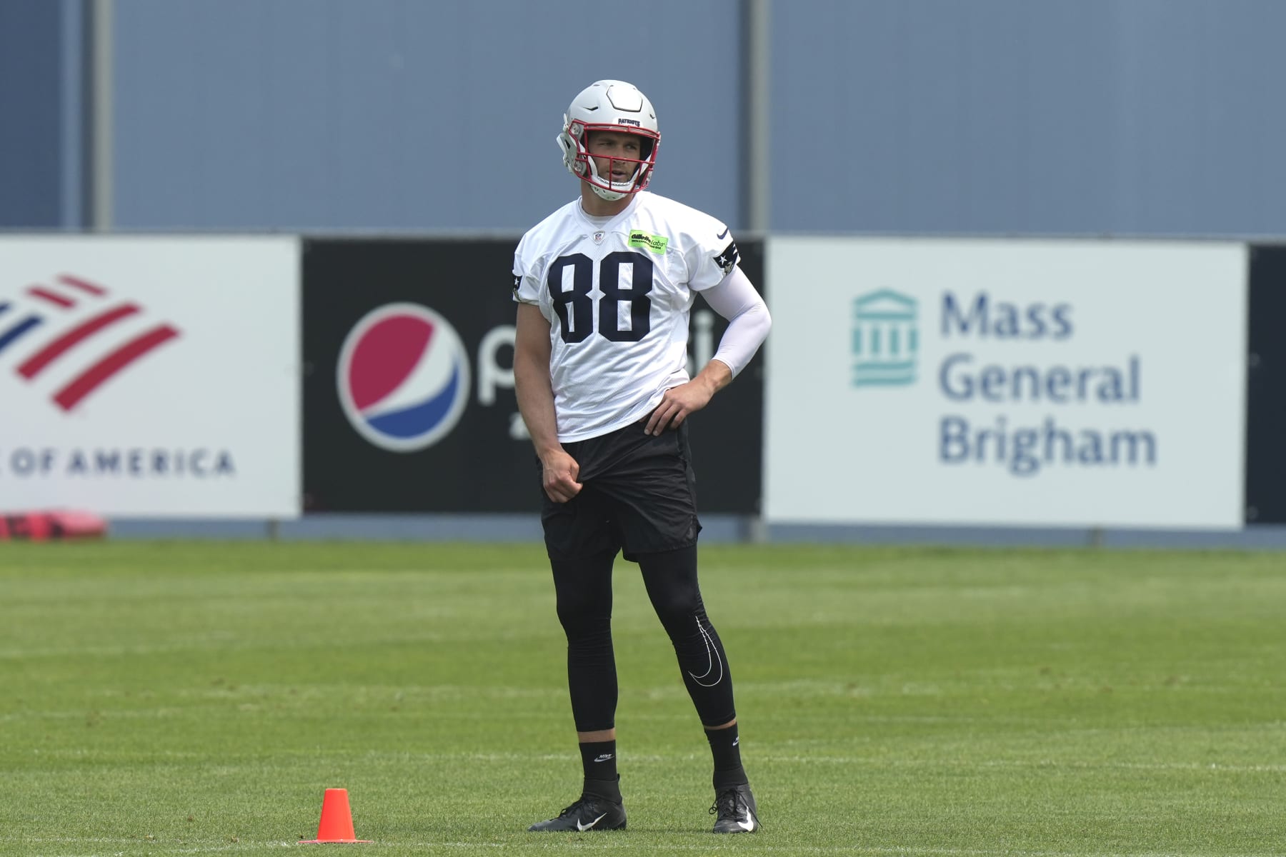 New England Patriots tight end Mike Gesicki (88) warms up during an NFL football offseason workout, Tuesday, June 6, 2023, in Foxborough, Mass. (AP Photo/Steven Senne)