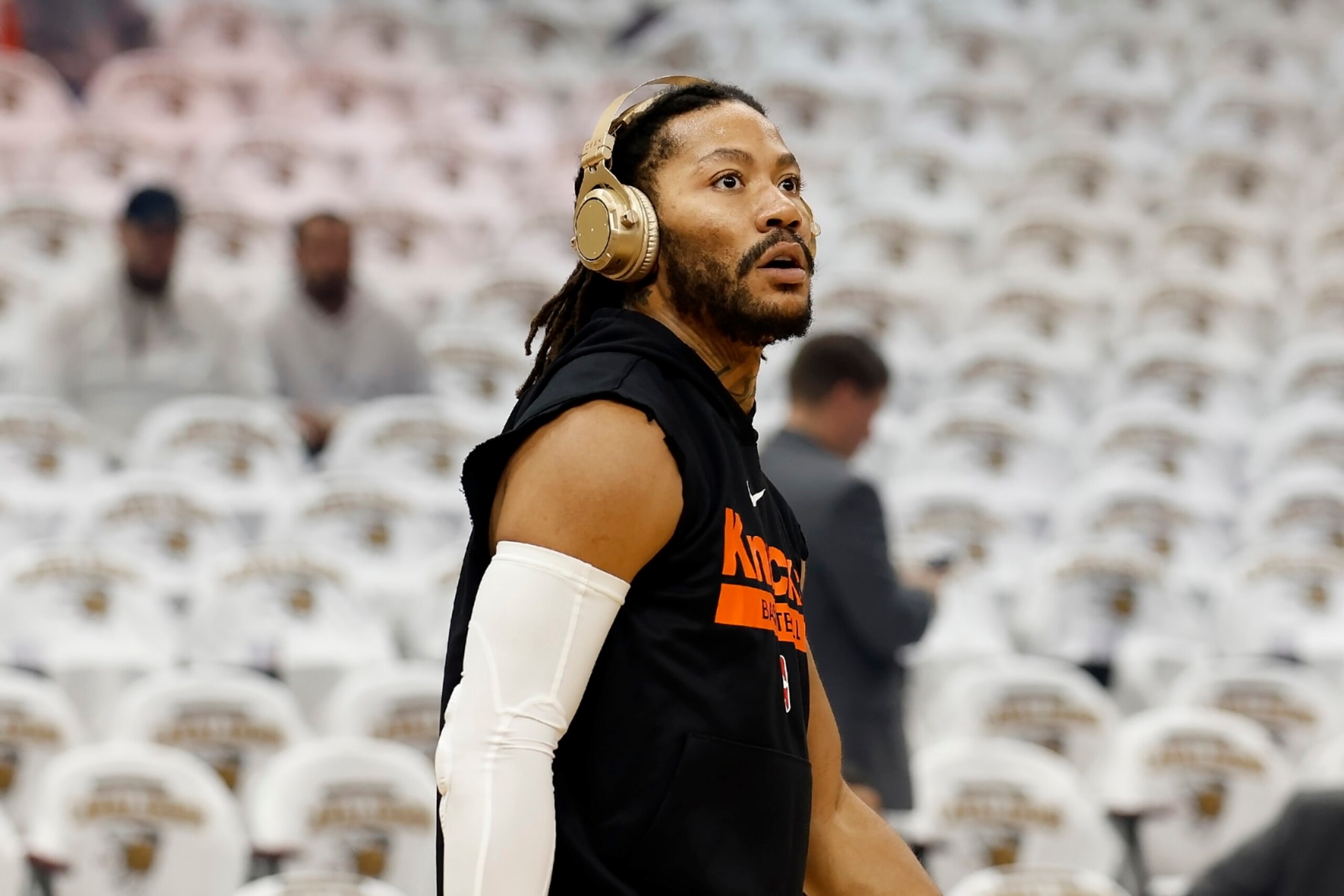 CLEVELAND, OH - APRIL 26: Derrick Rose #4 of the New York Knicks warms up prior to the start of Game Five of the Eastern Conference First Round Playoffs against the Cleveland Cavaliers at Rocket Mortgage Fieldhouse on April 26, 2023 in Cleveland, Ohio. NOTE TO USER: User expressly acknowledges and agrees that, by downloading and or using this photograph, User is consenting to the terms and conditions of the Getty Images License Agreement. (Photo by Kirk Irwin/Getty Images) CLEVELAND, OH - APRIL 26: Derrick Rose #4 of the New York Knicks warms up prior to the start of Game Five of the Eastern Conference First Round Playoffs against the Cleveland Cavaliers at Rocket Mortgage Fieldhouse on April 26, 2023 in Cleveland, Ohio. NOTE TO USER: User expressly acknowledges and agrees that, by downloading and or using this photograph, User is consenting to the terms and conditions of the Getty Images License Agreement. (Photo by Kirk Irwin/Getty Images)