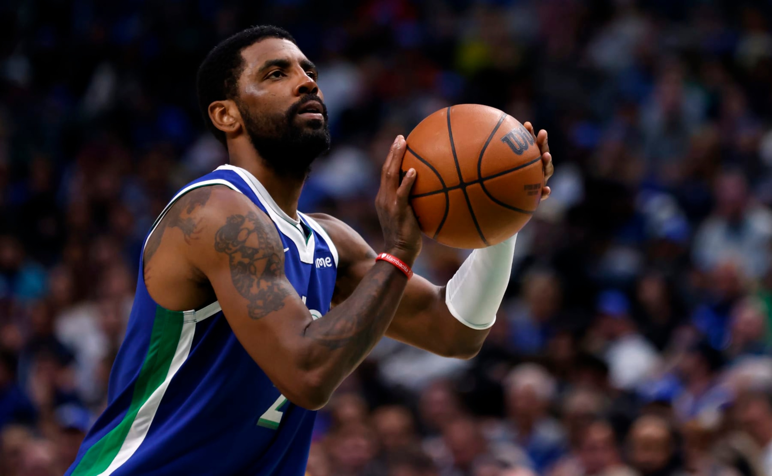 DALLAS, TX - APRIL 5: Kyrie Irving #2 of the Dallas Mavericks shoots the ball against the Sacramento Kings in the second half at American Airlines Center on April 5, 2023 in Dallas, Texas. The Mavericks won 123-119. NOTE TO USER: User expressly acknowledges and agrees that, by downloading and or using this photograph, User is consenting to the terms and conditions of the Getty Images License Agreement. (Photo by Ron Jenkins/Getty Images)