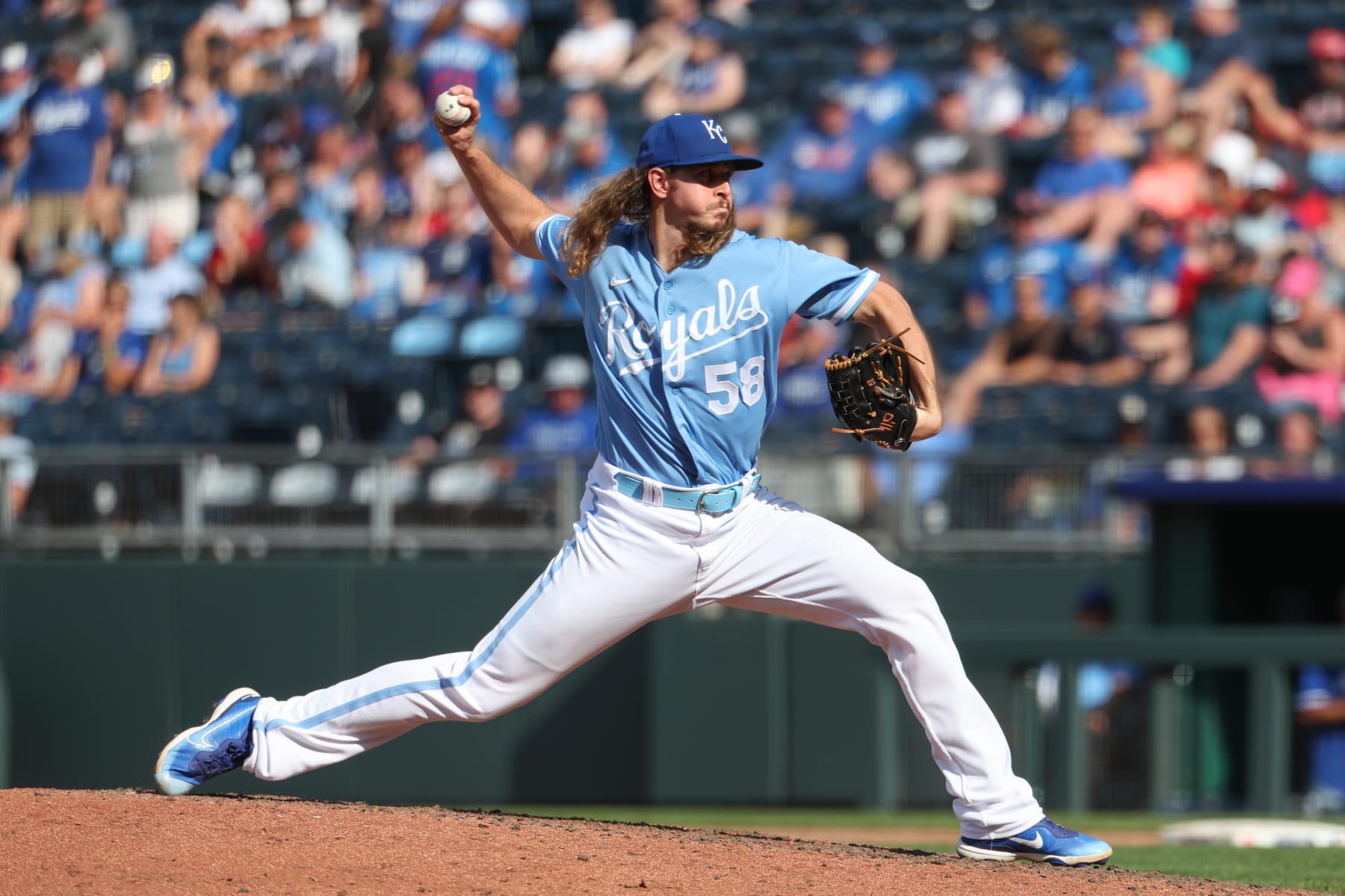 KANSAS CITY, MO - JUNE 17: Kansas City Royals relief pitcher Scott Barlow (58) pitches in the eighth inning of an MLB game between the Los Angeles Angles and Kansas City Royals on June 17, 2023 at Kaufmann Stadium in Kansas City, MO.  (Photo by Scott Winters/Icon Sportswire via Getty Images)