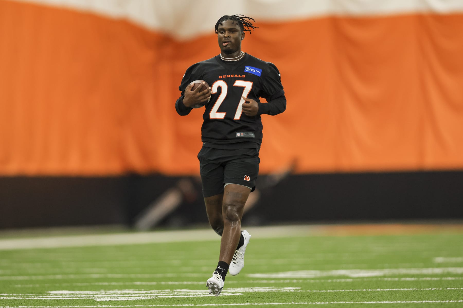 Cincinnati Bengals' Jordan Battle carries the ball as he takes part in drills at the NFL football team's rookie minicamp in Cincinnati, Friday, May 12, 2023. (AP Photo/Aaron Doster)