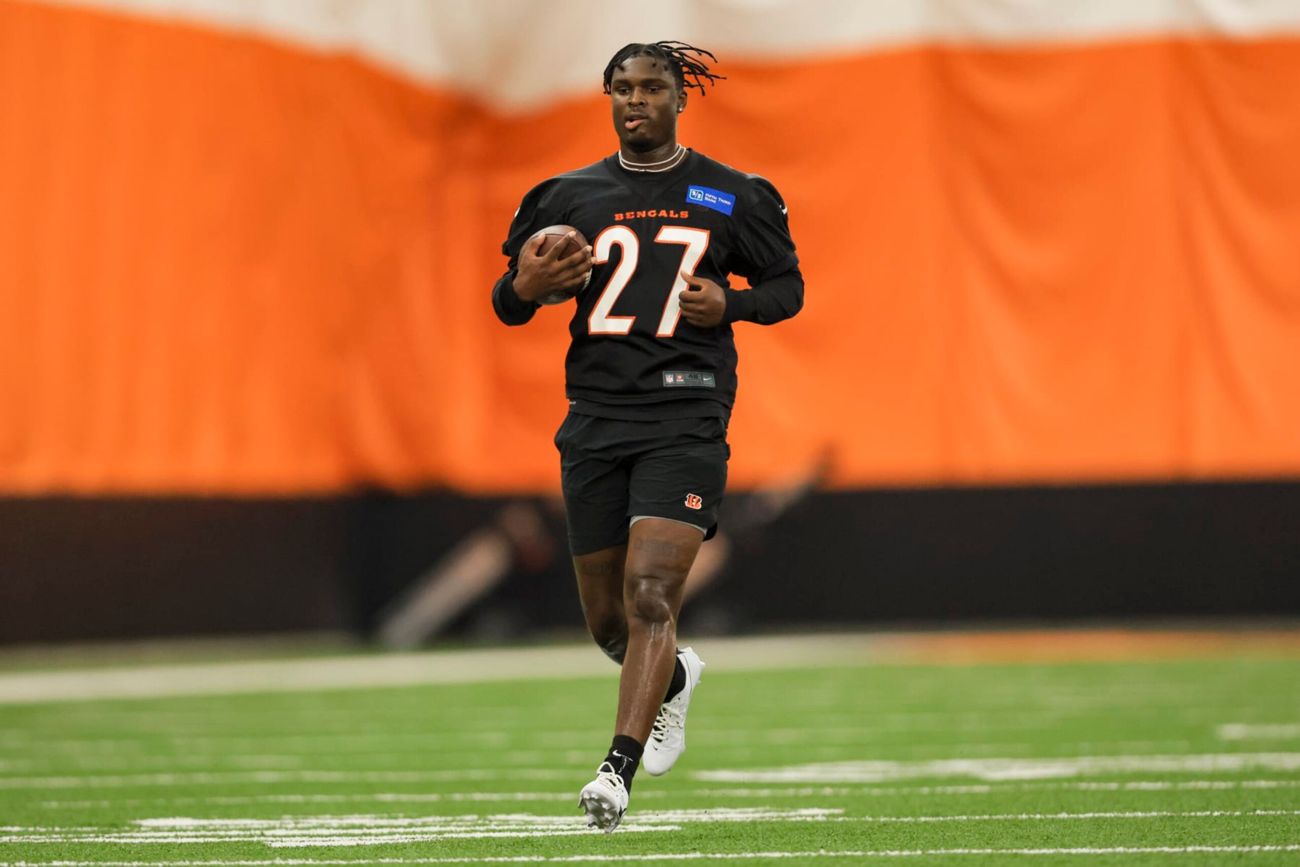 Cincinnati Bengals' Jordan Battle carries the ball as he takes part in drills at the NFL football team's rookie minicamp in Cincinnati, Friday, May 12, 2023. (AP Photo/Aaron Doster) Cincinnati Bengals' Jordan Battle carries the ball as he takes part in drills at the NFL football team's rookie minicamp in Cincinnati, Friday, May 12, 2023. (AP Photo/Aaron Doster)