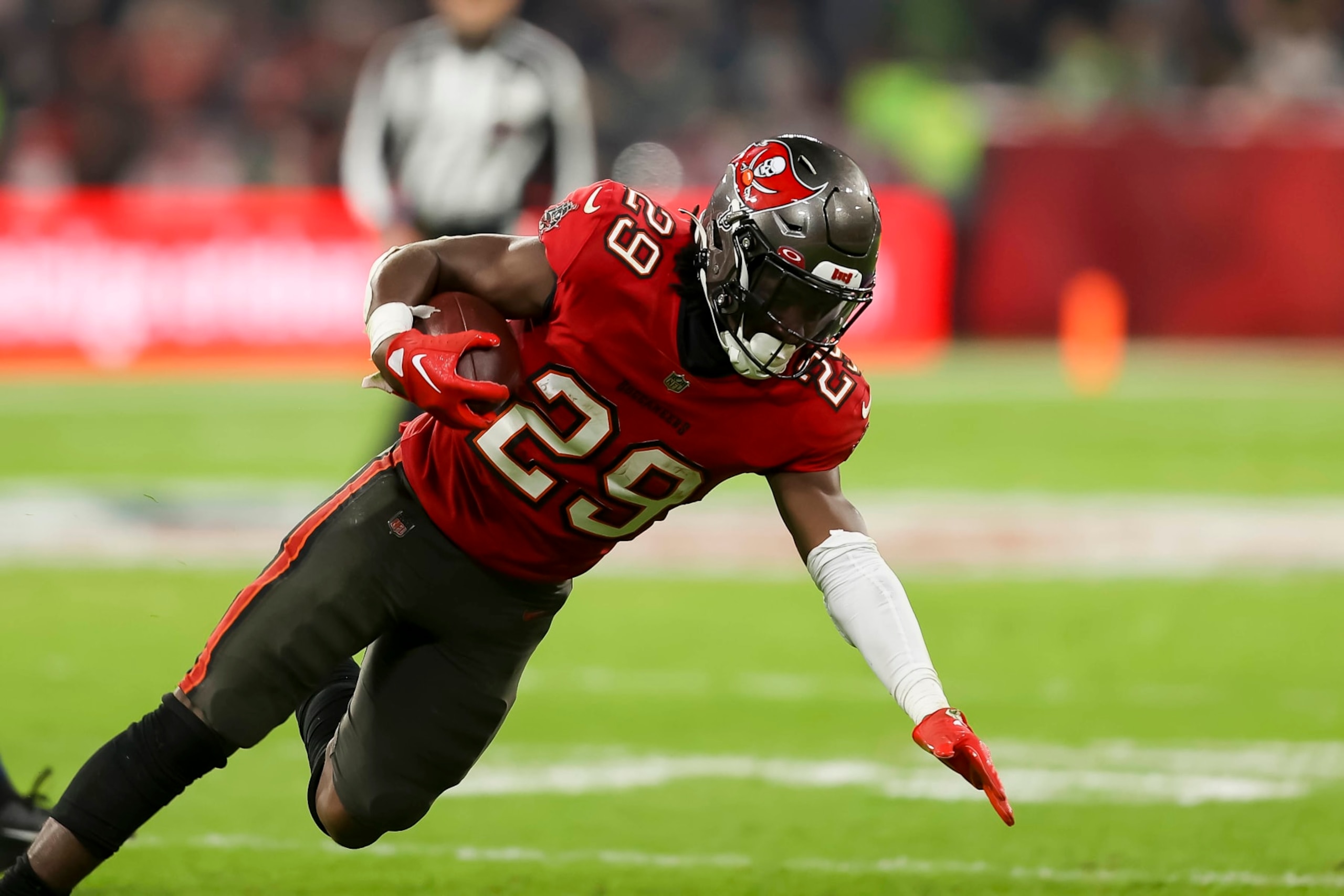 MUNICH, GERMANY - NOVEMBER 13: Rachaad White of Tampa Bay Buccaneers controls the ball during the NFL match between Seattle Seahawks and Tampa Bay Buccaneers at Allianz Arena on November 13, 2022 in Munich, Germany. (Photo by Roland Krivec/DeFodi Images via Getty Images)