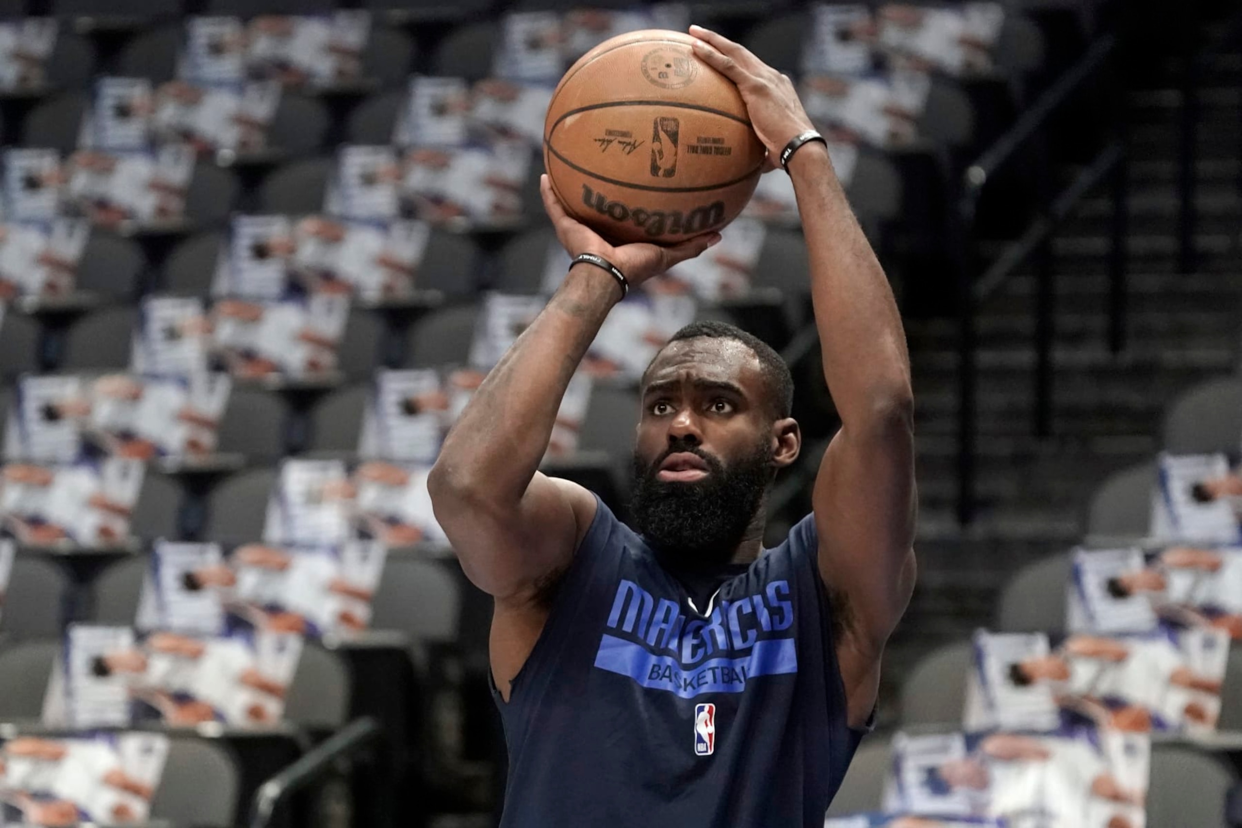 DALLAS, TEXAS - MARCH 13: Tim Hardaway Jr. #11 of the Dallas Mavericks warms up before the game against the Memphis Grizzlies at American Airlines Center on March 13, 2023 in Dallas, Texas. NOTE TO USER: User expressly acknowledges and agrees that, by downloading and/or using this Photograph, user is consenting to the terms and conditions of the Getty Images License Agreement. (Photo by Sam Hodde/Getty Images) DALLAS, TEXAS - MARCH 13: Tim Hardaway Jr. #11 of the Dallas Mavericks warms up before the game against the Memphis Grizzlies at American Airlines Center on March 13, 2023 in Dallas, Texas. NOTE TO USER: User expressly acknowledges and agrees that, by downloading and/or using this Photograph, user is consenting to the terms and conditions of the Getty Images License Agreement. (Photo by Sam Hodde/Getty Images)