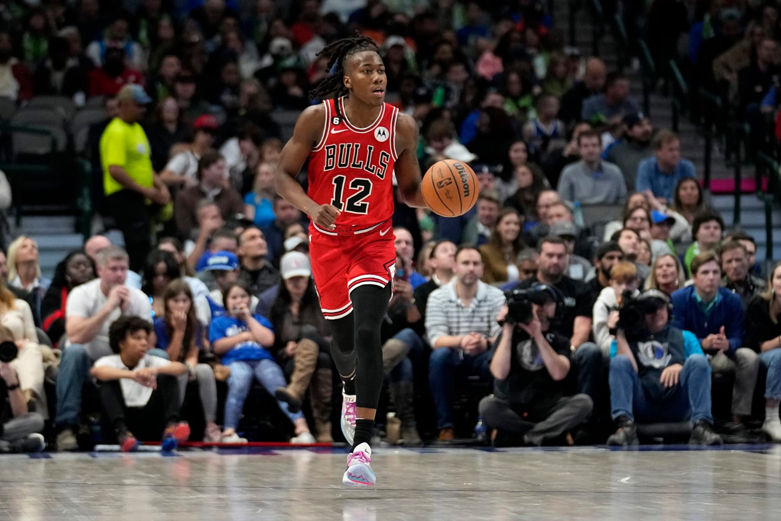 Chicago Bulls' Ayo Dosunmu advanves the ball against the Dallas Mavericks during an NBA basketball game, Friday, April 7, 2023, in Dallas. (AP Photo/Tony Gutierrez)