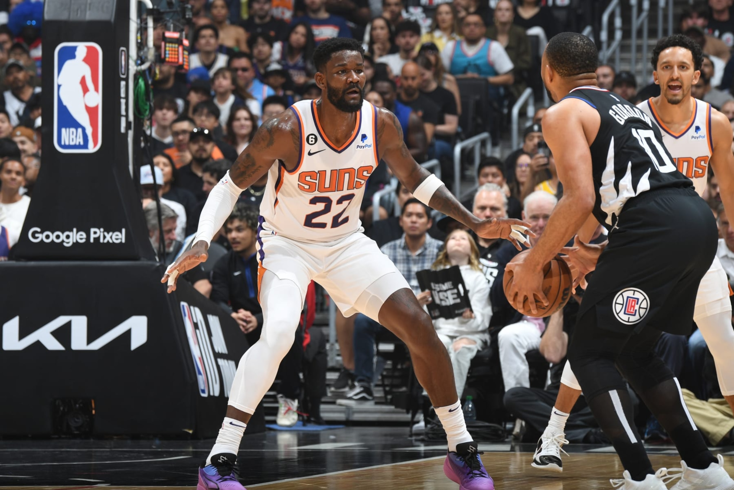 LOS ANGELES, CA - APRIL 22: Deandre Ayton #22 of the Phoenix Suns plays defense during Round One Game Four of the 2023 NBA Playoffs against the LA Clippers on April 22, 2023 at Crypto.Com Arena in Los Angeles, California. NOTE TO USER: User expressly acknowledges and agrees that, by downloading and/or using this Photograph, user is consenting to the terms and conditions of the Getty Images License Agreement. Mandatory Copyright Notice: Copyright 2023 NBAE (Photo by Andrew D. Bernstein/NBAE via Getty Images)