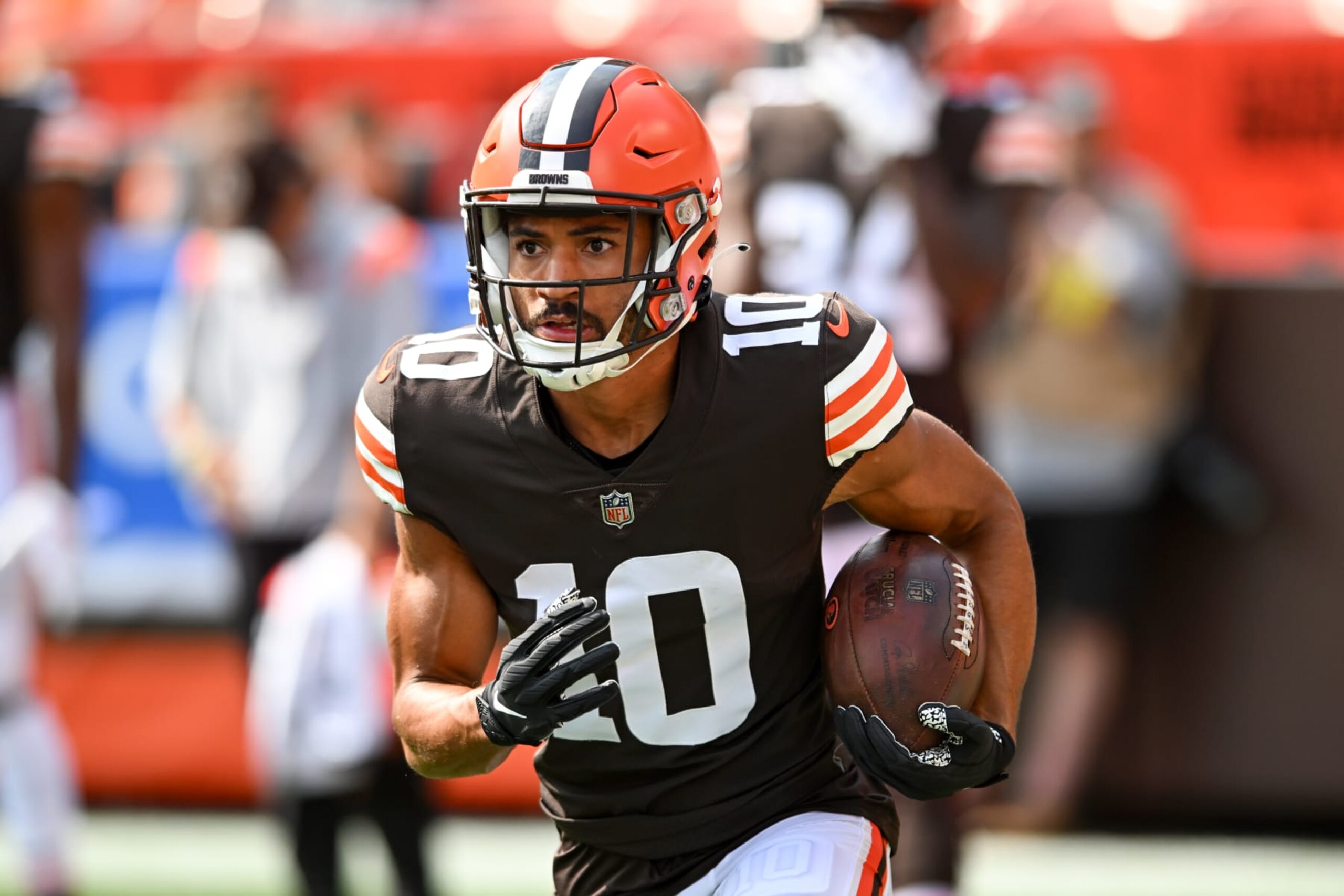 CLEVELAND, OH - SEPTEMBER 18: Anthony Schwartz #10 of the Cleveland Browns warms up prior to a game against the New York Jets at FirstEnergy Stadium on September 18, 2022 in Cleveland, Ohio. (Photo by Nick Cammett/Diamond Images via Getty Images)