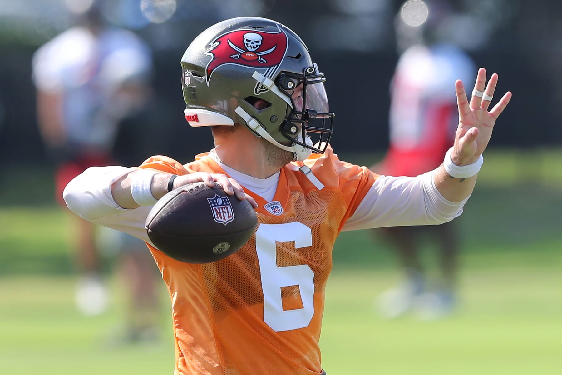 TAMPA, FL - JUN 14: Tampa Bay Buccaneers Quarterback Baker Mayfield (6) goes thru a drill during the Tampa Bay Buccaneers Minicamp on June 14, 2023 at the AdventHealth Training Center at One Buccaneer Place in Tampa, Florida. (Photo by Cliff Welch/Icon Sportswire via Getty Images)
