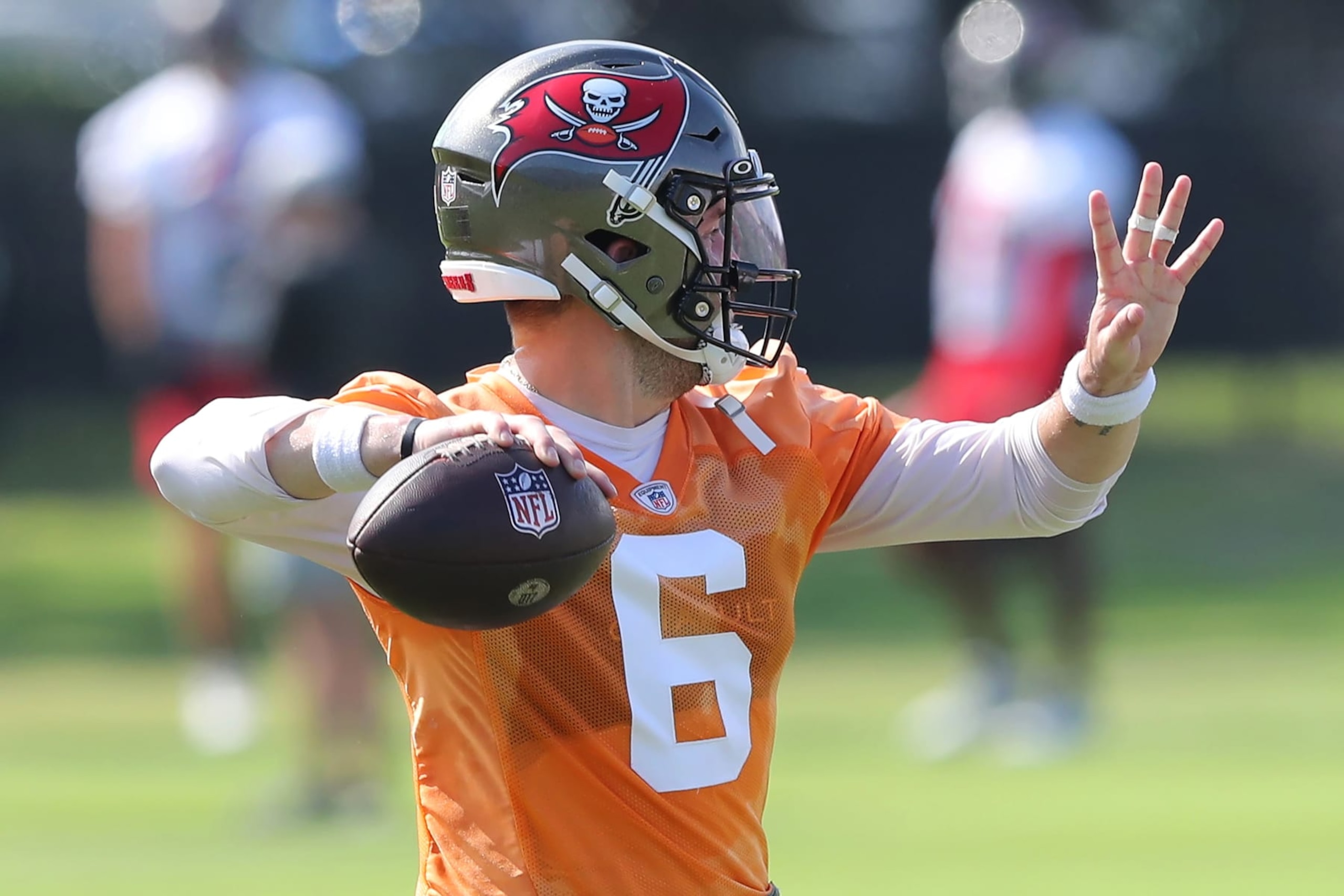 TAMPA, FL - JUN 14: Tampa Bay Buccaneers Quarterback Baker Mayfield (6) goes thru a drill during the Tampa Bay Buccaneers Minicamp on June 14, 2023 at the AdventHealth Training Center at One Buccaneer Place in Tampa, Florida. (Photo by Cliff Welch/Icon Sportswire via Getty Images)