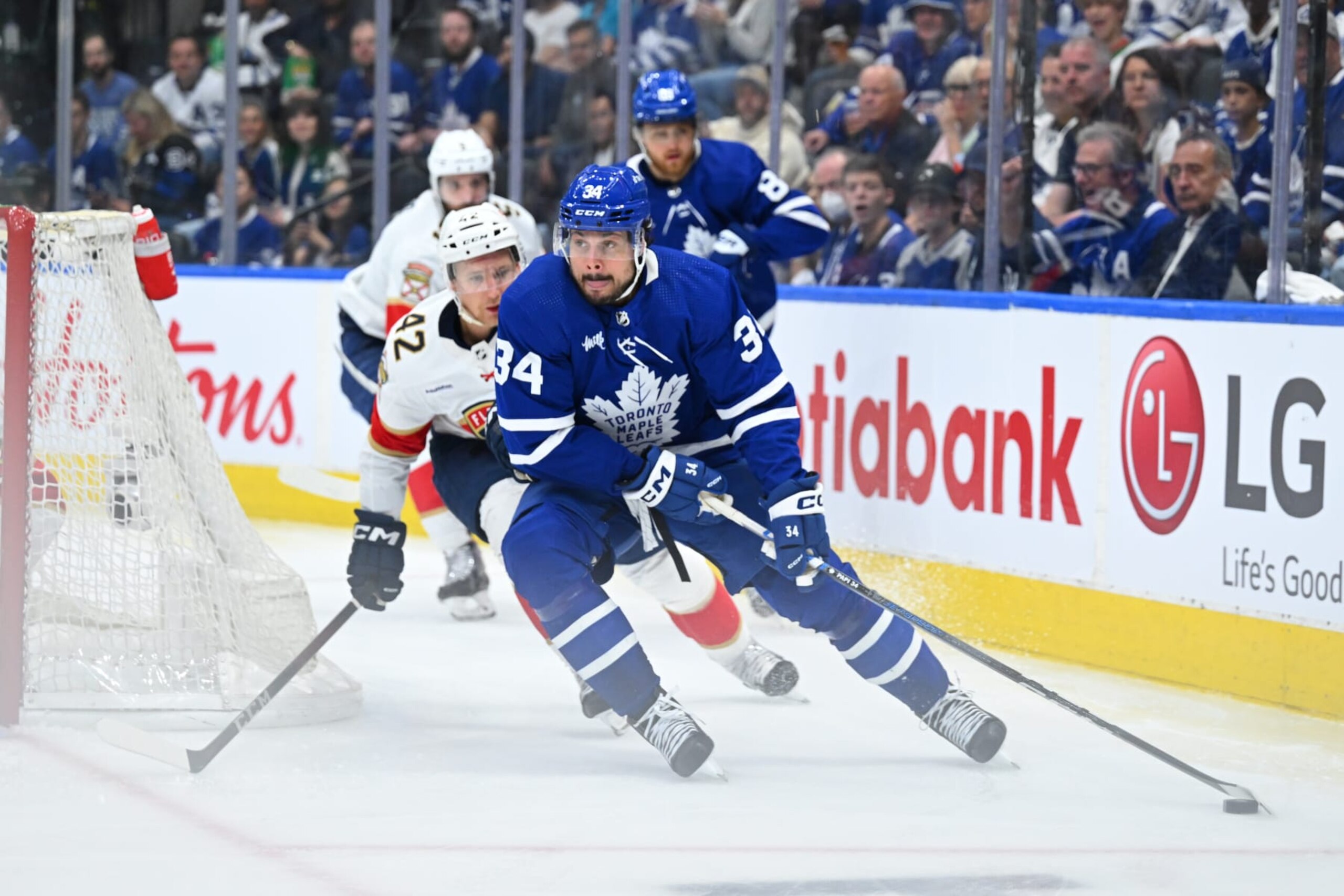 TORONTO, ON - MAY 12: Toronto Maple Leafs center Auston Matthews (34) plays the puck on his stick while being pressed from behind by Florida Panthers defenseman Gustav Forsling (42) during the third period of game 5 in the Eastern Conference Second Round between the Florida Panthers and the Toronto Maple Leafs on May 12, 2023, at Scotiabank Arena in Toronto, ON, Canada. (Photo by Gavin Napier/Icon Sportswire via Getty Images) TORONTO, ON - MAY 12: Toronto Maple Leafs center Auston Matthews (34) plays the puck on his stick while being pressed from behind by Florida Panthers defenseman Gustav Forsling (42) during the third period of game 5 in the Eastern Conference Second Round between the Florida Panthers and the Toronto Maple Leafs on May 12, 2023, at Scotiabank Arena in Toronto, ON, Canada. (Photo by Gavin Napier/Icon Sportswire via Getty Images)