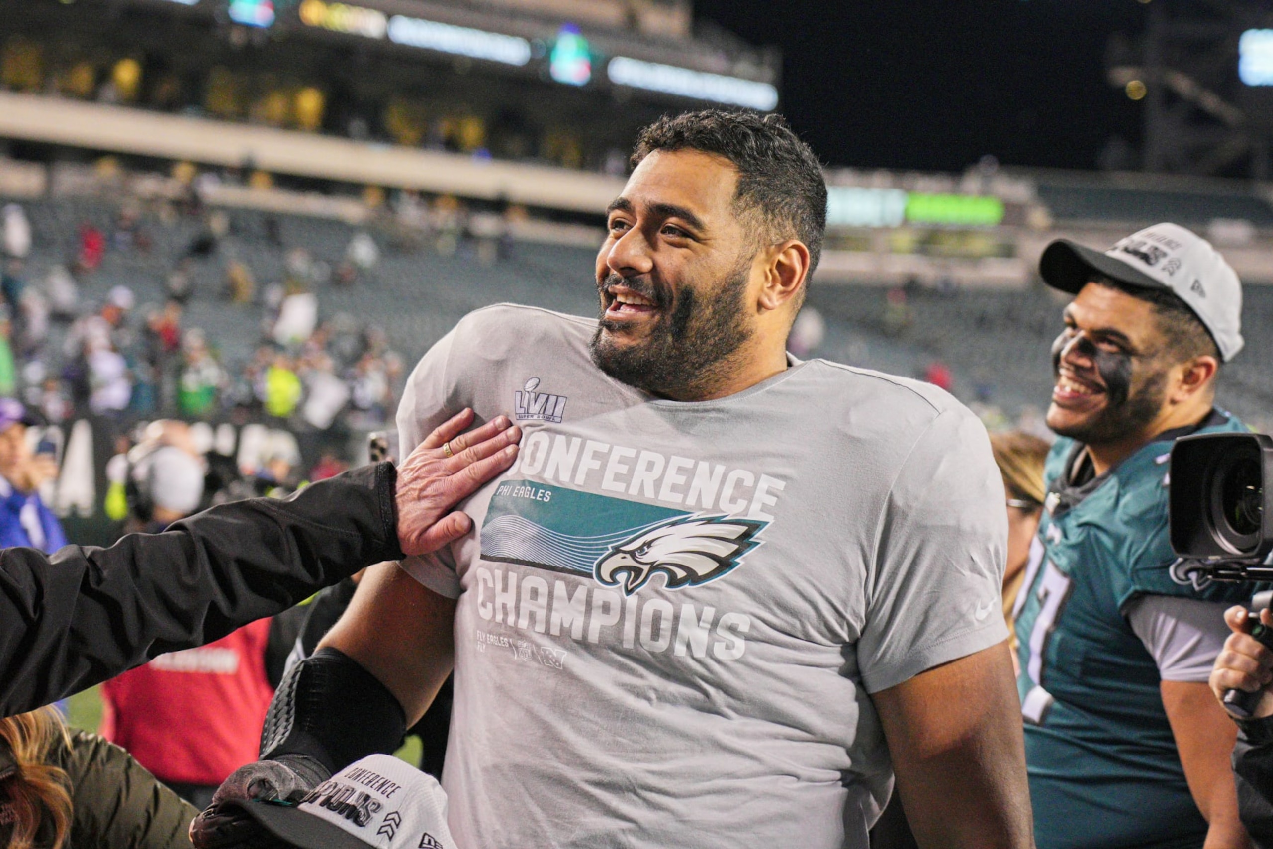 PHILADELPHIA, PA - JANUARY 29: Philadelphia Eagles offensive tackle Jordan Mailata (68) looks on during the Championship game between the San Fransisco 49ers and the Philadelphia Eagles on January 29, 2023. (Photo by Andy Lewis/Icon Sportswire via Getty Images)