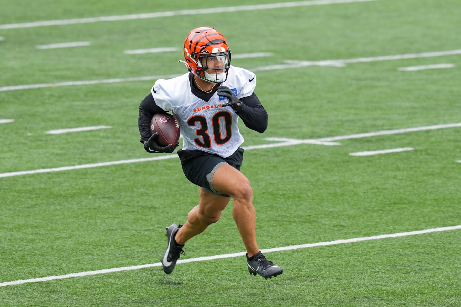 CINCINNATI, OHIO - JUNE 13: Chase Brown #30 of the Cincinnati Bengals participates in a drill during an offseason workout on June 13, 2023 in Cincinnati, Ohio. (Photo by Dylan Buell/Getty Images)