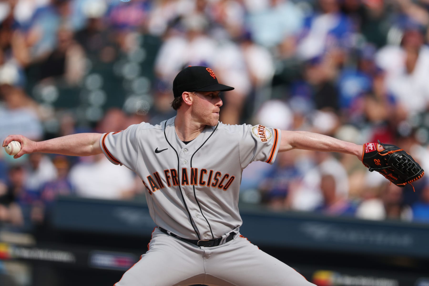 NEW YORK, NEW YORK - JULY 01:  Anthony DeSclafani #26 of the San Francisco Giants pitches against the New York Mets during their game at Citi Field on July 01, 2023 in the Queens borough of New York City. (Photo by Al Bello/Getty Images)