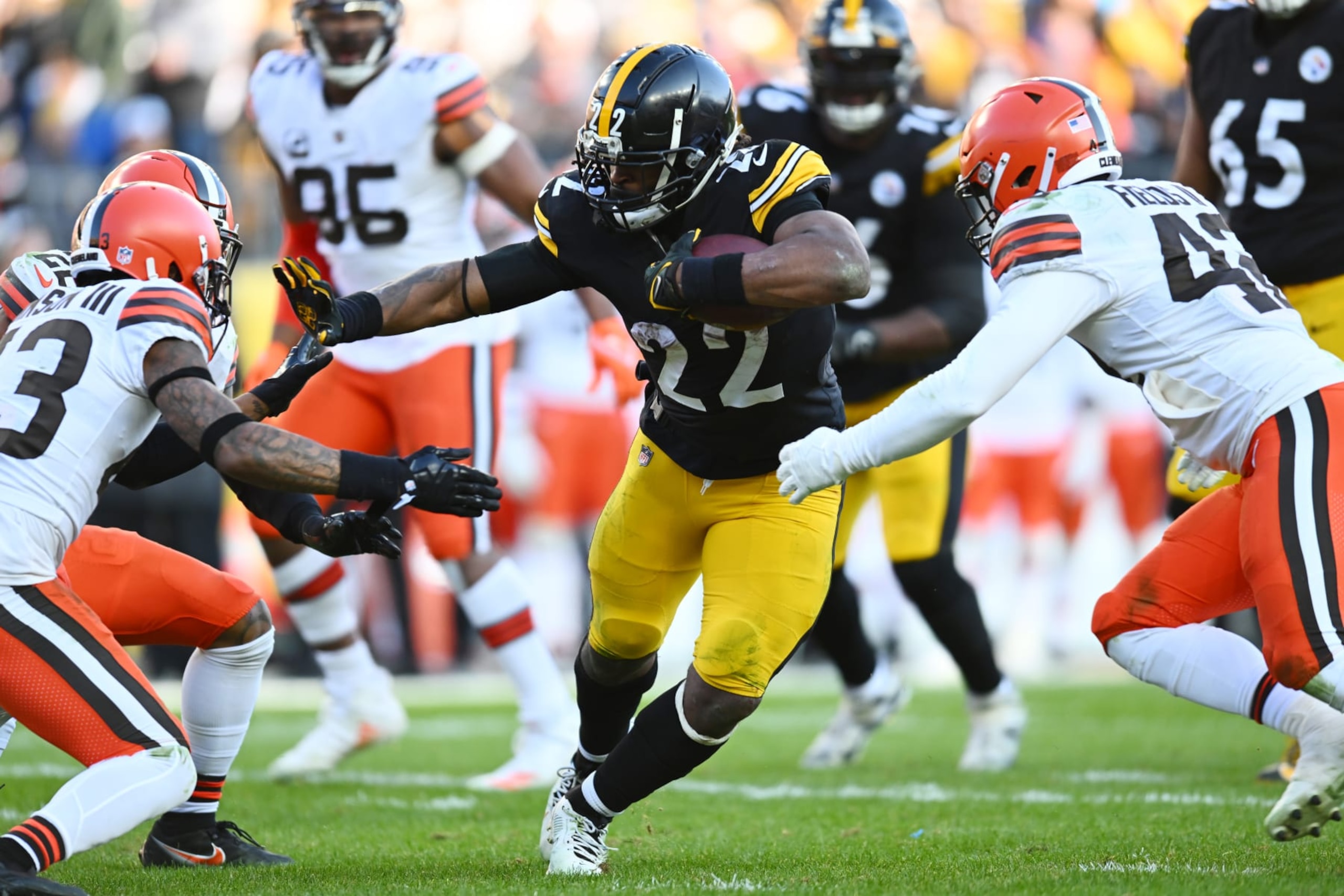 PITTSBURGH, PENNSYLVANIA - JANUARY 08: Najee Harris #22 of the Pittsburgh Steelers runs with the ball during the third quarter of the game against the Cleveland Browns at Acrisure Stadium on January 08, 2023 in Pittsburgh, Pennsylvania. (Photo by Joe Sargent/Getty Images)