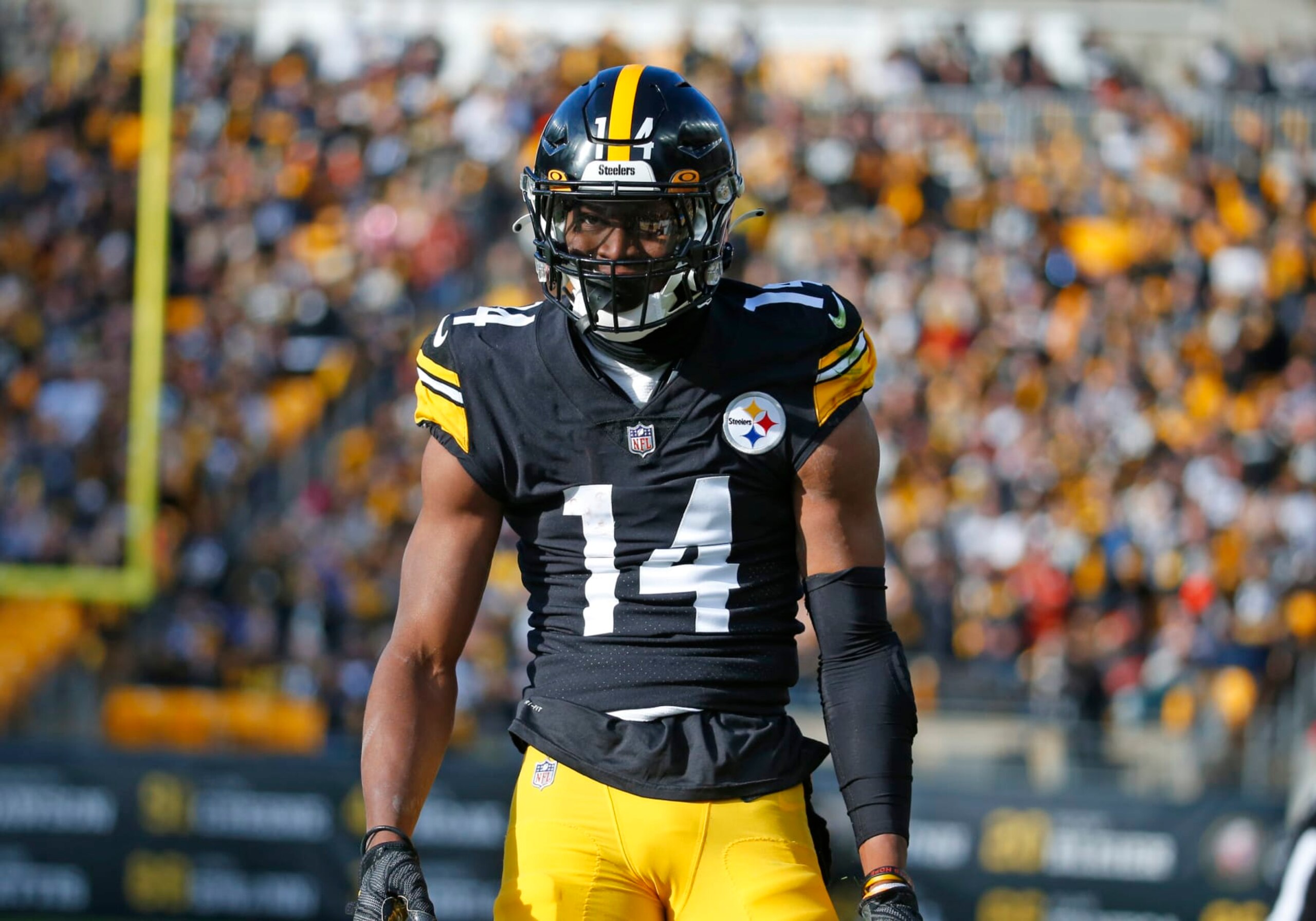 PITTSBURGH, PA - JANUARY 08:  George Pickens #14 of the Pittsburgh Steelers in action against the Cleveland Browns on January 8, 2022 at Acrisure Stadium in Pittsburgh, Pennsylvania.  (Photo by Justin K. Aller/Getty Images)