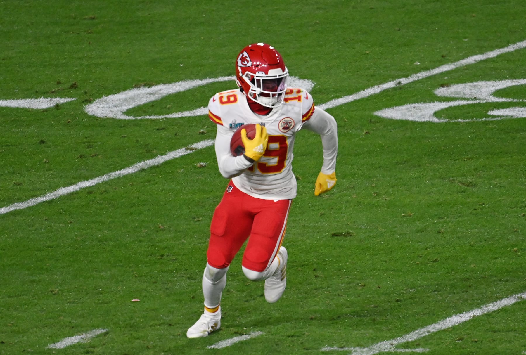 GLENDALE, ARIZONA - FEBRUARY 12: Kadarius Toney #19 of the Kansas City Chiefs runs with the ball against the Philadelphia Eagles during the second half in Super Bowl LVII at State Farm Stadium on February 12, 2023 in Glendale, Arizona. (Photo by Focus on Sport/Getty Images)