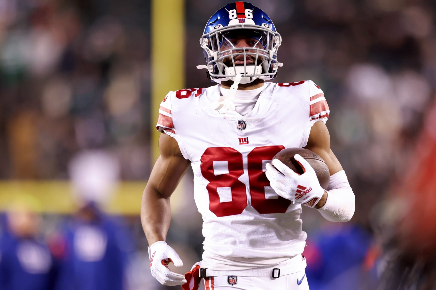 PHILADELPHIA, PENNSYLVANIA - JANUARY 21: Darius Slayton #86 of the New York Giants warms up prior to a game against the Philadelphia Eaglesin the NFC Divisional Playoff game at Lincoln Financial Field on January 21, 2023 in Philadelphia, Pennsylvania. (Photo by Tim Nwachukwu/Getty Images)