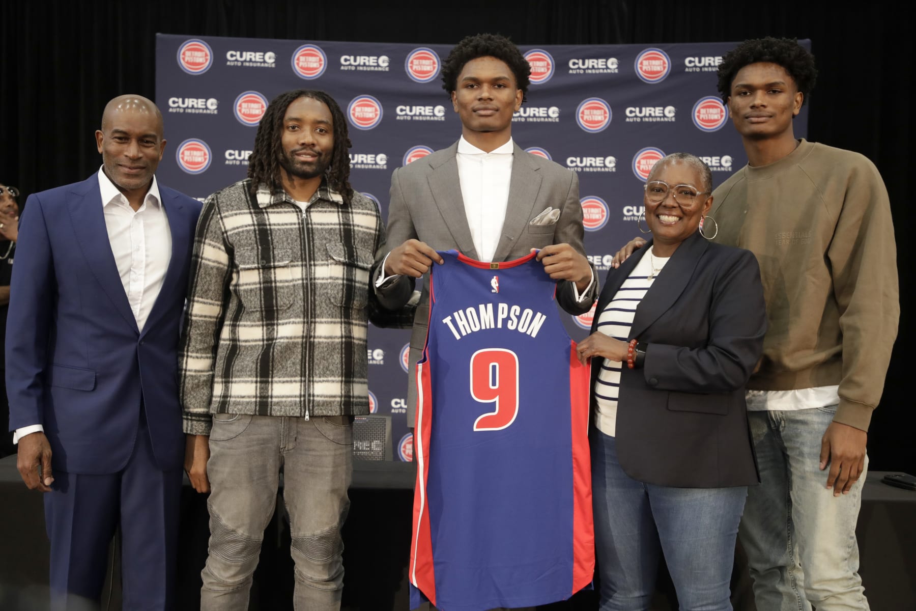 DETROIT, MI - JUNE 23: Ausar Thompson of the Detroit Pistons poses for a photo with his family on June 23, 2023 at Little Caesars Arena in Detroit, Michigan. NOTE TO USER: User expressly acknowledges and agrees that, by downloading and/or using this photograph, User is consenting to the terms and conditions of the Getty Images License Agreement. Mandatory Copyright Notice: Copyright 2023 NBAE (Photo by Brian Sevald/NBAE via Getty Images)