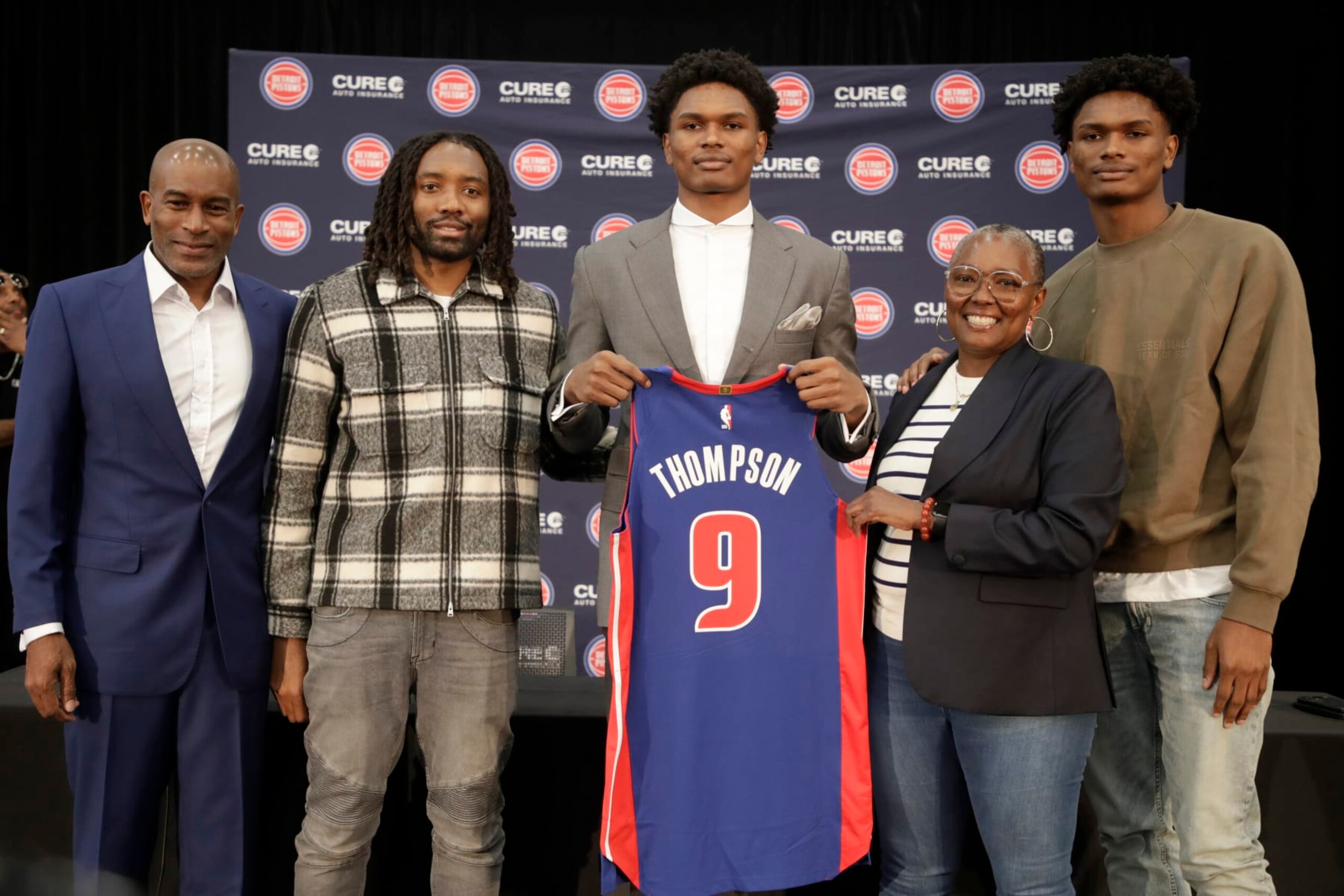 DETROIT, MI - JUNE 23: Ausar Thompson of the Detroit Pistons poses for a photo with his family on June 23, 2023 at Little Caesars Arena in Detroit, Michigan. NOTE TO USER: User expressly acknowledges and agrees that, by downloading and/or using this photograph, User is consenting to the terms and conditions of the Getty Images License Agreement. Mandatory Copyright Notice: Copyright 2023 NBAE (Photo by Brian Sevald/NBAE via Getty Images)