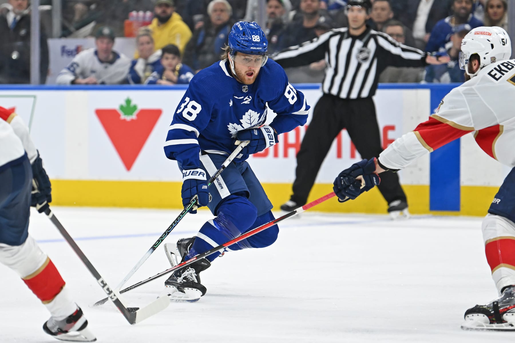 TORONTO, ON - MAY 02: Toronto Maple Leafs Right Wing William Nylander (88) controls the puck in the third period during Game 1 of the Eastern Conference Semi Final between the Florida Panthers and Toronto Maple Leafs on May 2, 2023 at Scotiabank Arena in Toronto, ON. (Photo by Gerry Angus/Icon Sportswire via Getty Images)