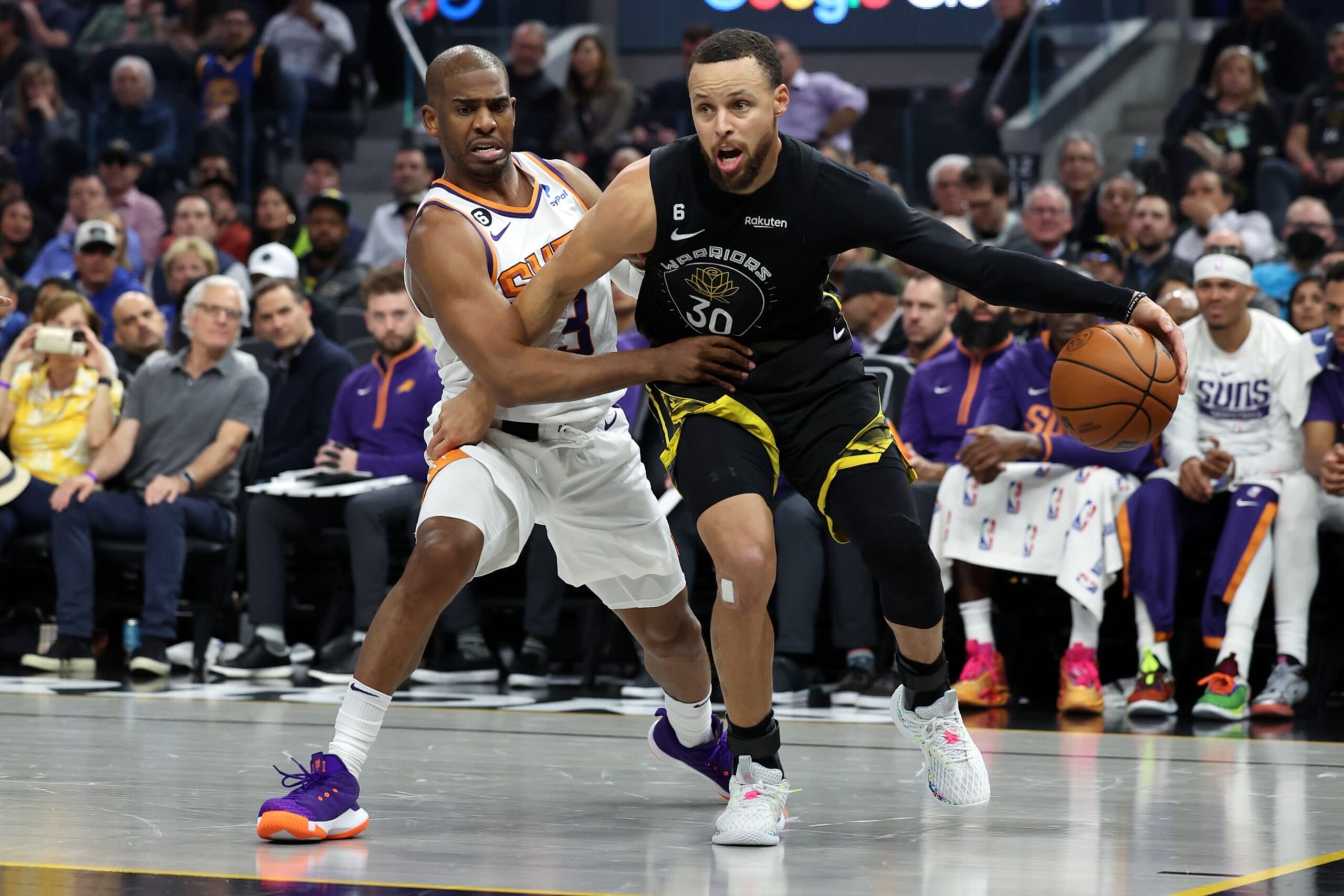 SAN FRANCISCO, CALIFORNIA - MARCH 13: Stephen Curry #30 of the Golden State Warriors is guarded by Chris Paul #3 of the Phoenix Suns at Chase Center on March 13, 2023 in San Francisco, California. NOTE TO USER: User expressly acknowledges and agrees that, by downloading and or using this photograph, User is consenting to the terms and conditions of the Getty Images License Agreement.   (Photo by Ezra Shaw/Getty Images)