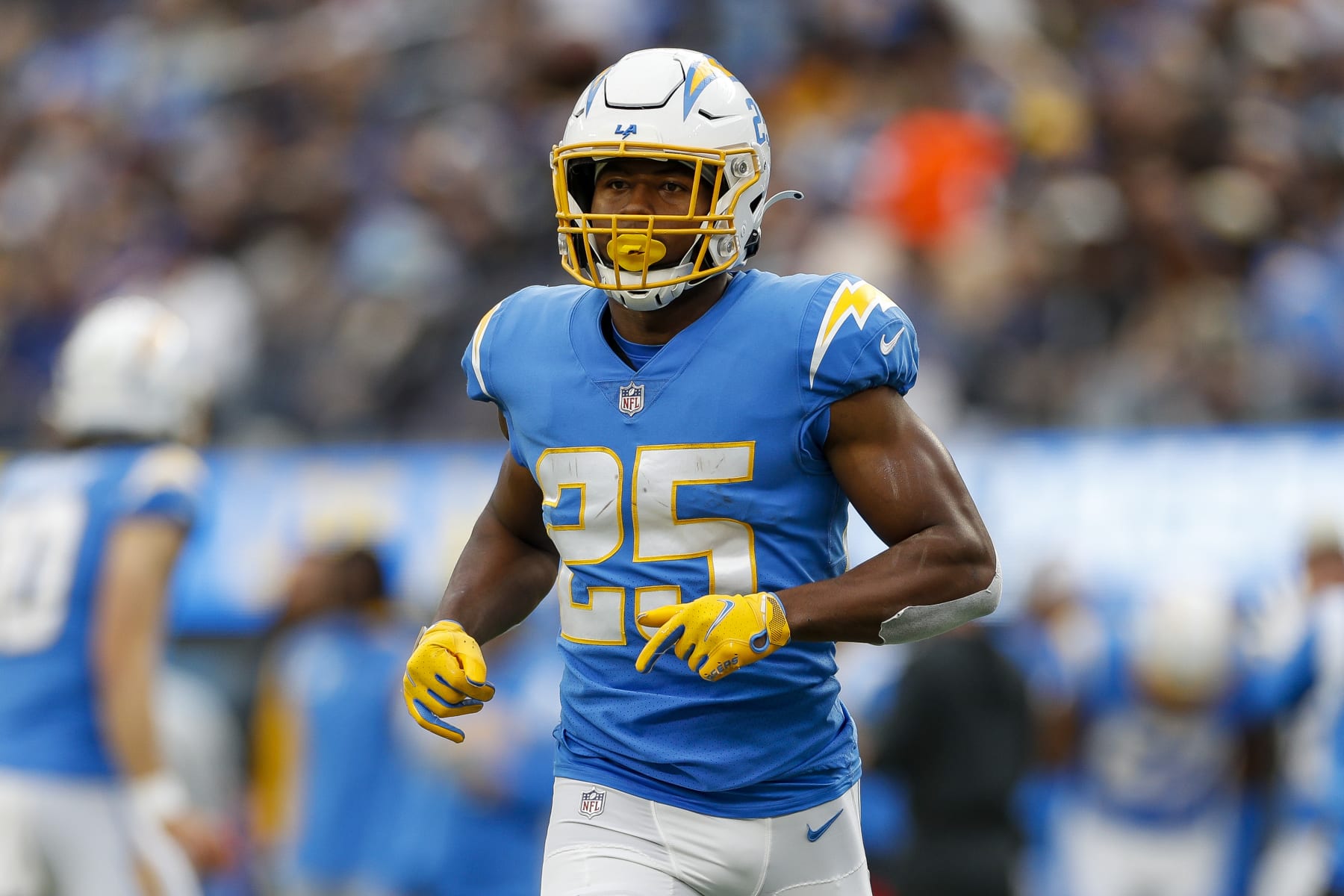 INGLEWOOD, CA - JANUARY 01: Los Angeles Chargers running back Joshua Kelley (25) runs during an NFL regular season game between the Los Angeles Rams and the Los Angeles Chargers on January 01, 2023, at SoFi Stadium in Inglewood, CA. (Photo by Brandon Sloter/Icon Sportswire via Getty Images)