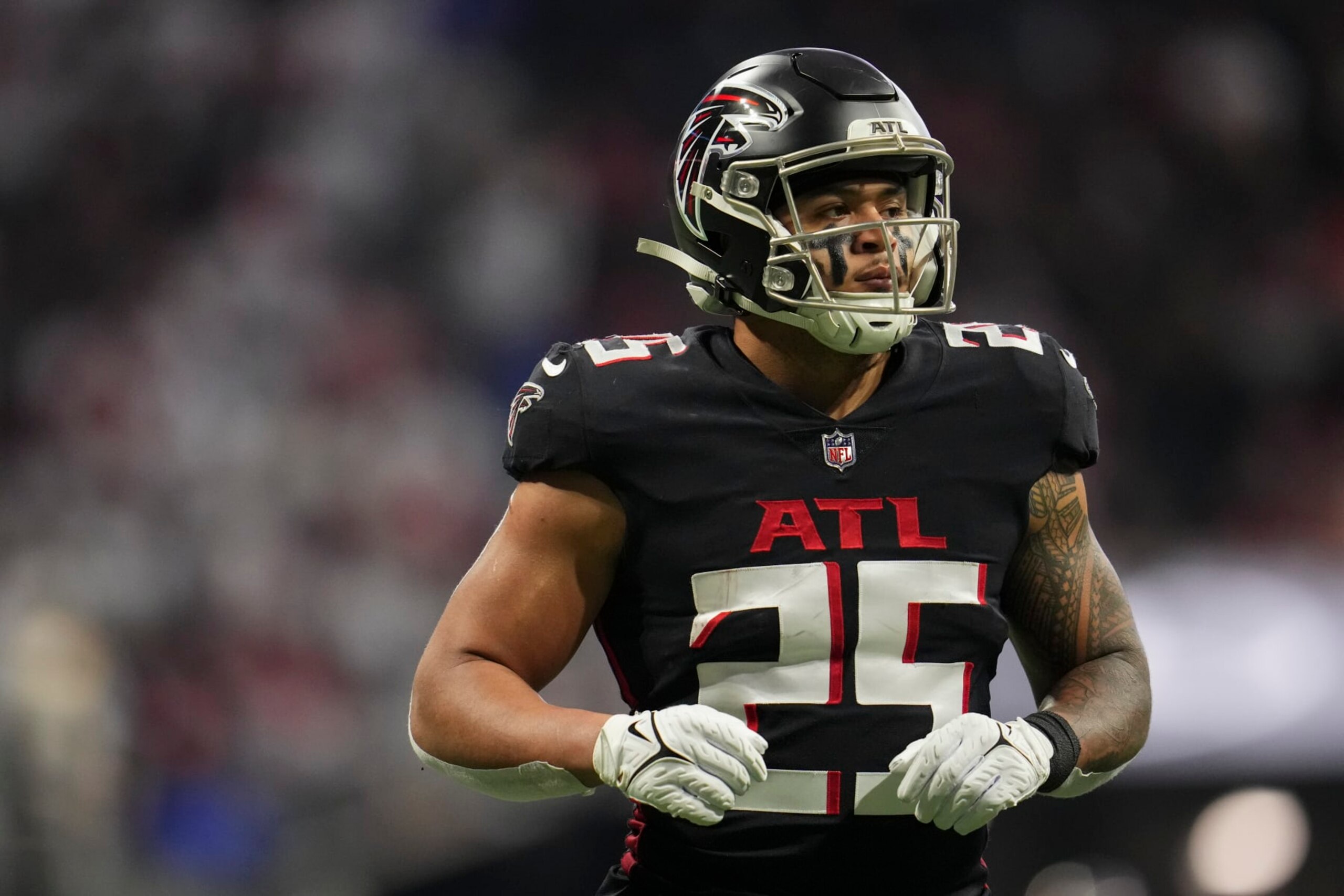 ATLANTA, GA - JANUARY 08: Tyler Allgeier #25 of the Atlanta Falcons gets set against the Tampa Bay Buccaneers at Mercedes-Benz Stadium on January 8, 2023 in Atlanta, Georgia. (Photo by Cooper Neill/Getty Images)