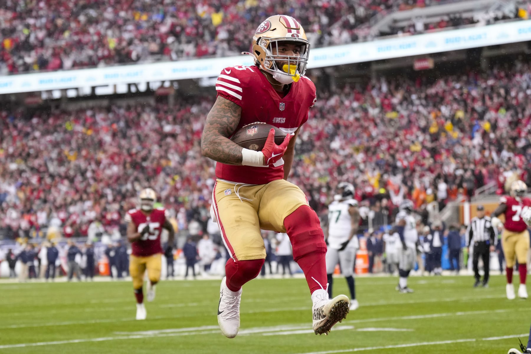 SANTA CLARA, CALIFORNIA - JANUARY 14: Elijah Mitchell #25 of the San Francisco 49ers scores a 7 yard touchdown against the Seattle Seahawks during the fourth quarter in the NFC Wild Card playoff game at Levi's Stadium on January 14, 2023 in Santa Clara, California. (Photo by Thearon W. Henderson/Getty Images)