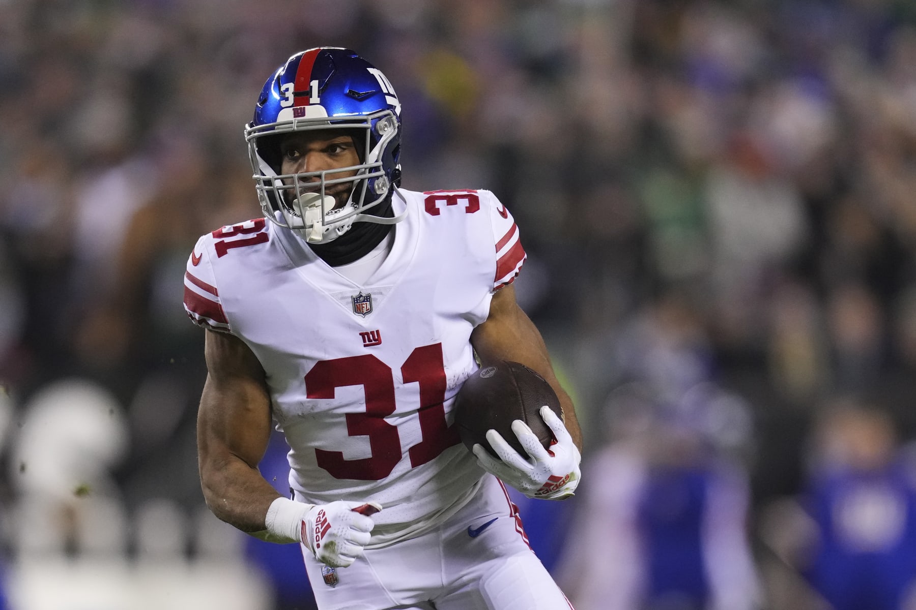PHILADELPHIA, PA - JANUARY 21: Matt Breida #31 of the New York Giants runs the ball against the Philadelphia Eagles during the NFC Divisional Playoff game at Lincoln Financial Field on January 21, 2023 in Philadelphia, Pennsylvania. (Photo by Mitchell Leff/Getty Images)