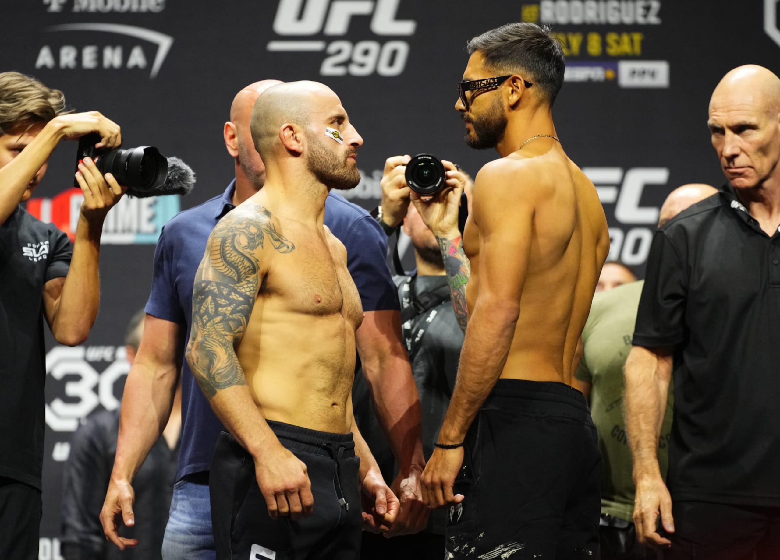 LAS VEGAS, NEVADA - JULY 07: (L-R) Opponents Alexander Volkanovski of Australia and Yair Rodriguez of Mexico face off during the UFC 290 ceremonial weigh-in at T-Mobile Arena on July 07, 2023 in Las Vegas, Nevada. (Photo by Jeff Bottari/Zuffa LLC via Getty Images)