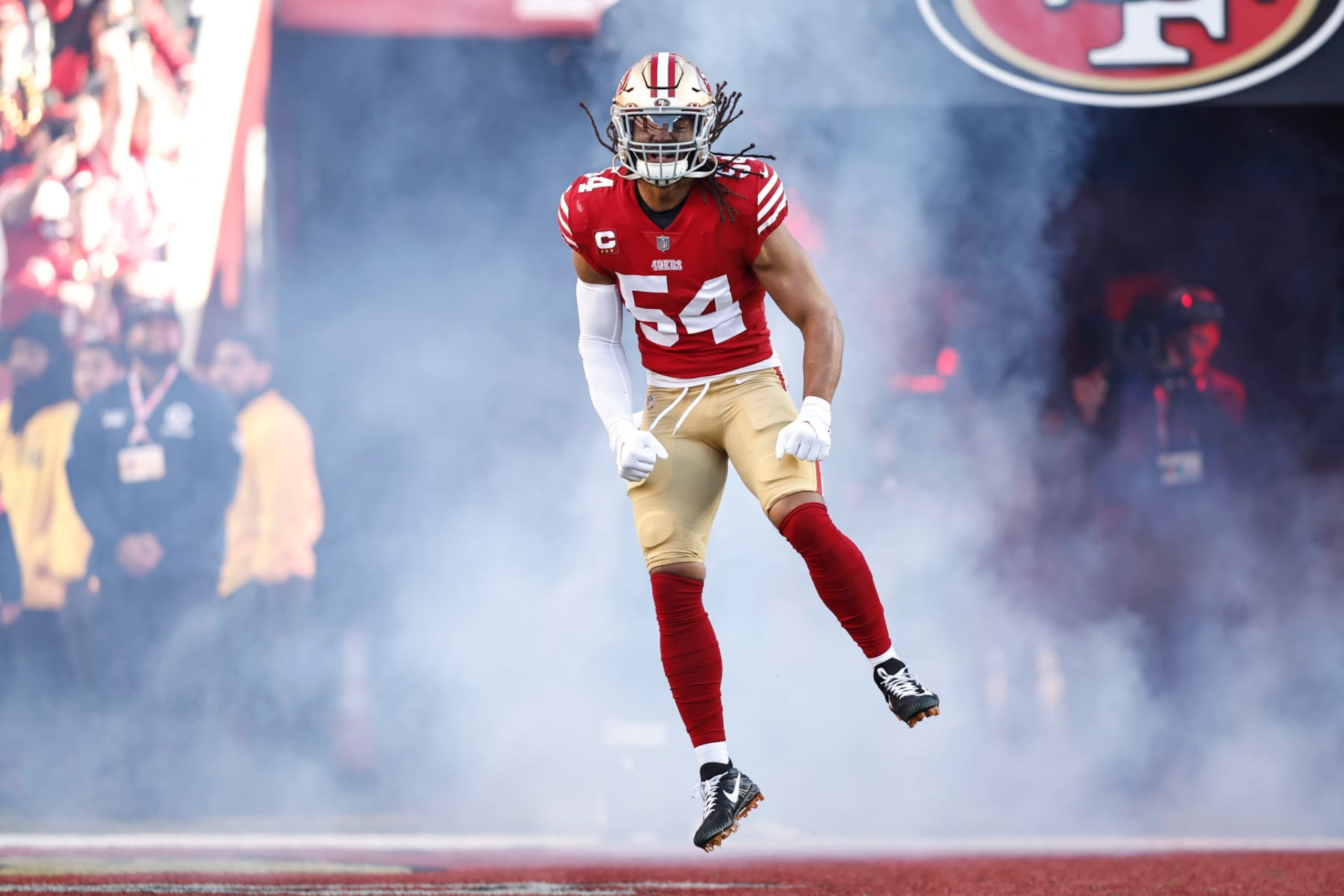 SANTA CLARA, CALIFORNIA - JANUARY 22: Fred Warner #54 of the San Francisco 49ers reacts as he takes the field prior to an NFL divisional round playoff football game between the San Francisco 49ers and the Dallas Cowboys at Levi's Stadium on January 22, 2023 in Santa Clara, California. (Photo by Michael Owens/Getty Images)