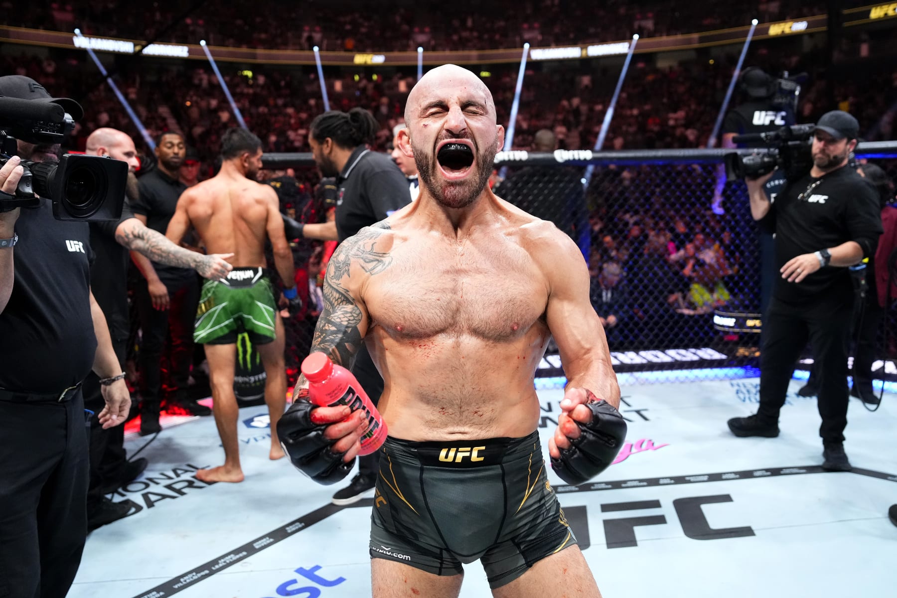 LAS VEGAS, NEVADA - JULY 08: Alexander Volkanovski of Australia reacts to his win over Yair Rodriguez of Mexico in the UFC featherweight championship fight during the UFC 290 event at T-Mobile Arena on July 08, 2023 in Las Vegas, Nevada. (Photo by Jeff Bottari/Zuffa LLC via Getty Images) LAS VEGAS, NEVADA - JULY 08: Alexander Volkanovski of Australia reacts to his win over Yair Rodriguez of Mexico in the UFC featherweight championship fight during the UFC 290 event at T-Mobile Arena on July 08, 2023 in Las Vegas, Nevada. (Photo by Jeff Bottari/Zuffa LLC via Getty Images)