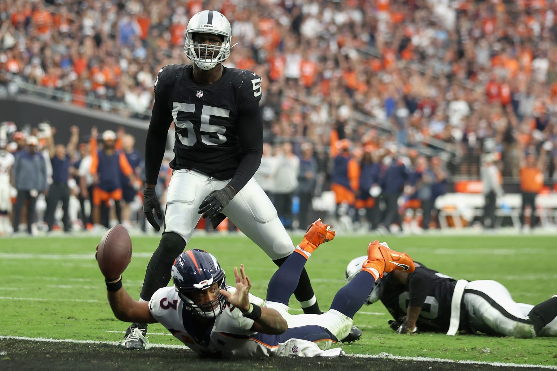 Raiders edge Chandler Jones