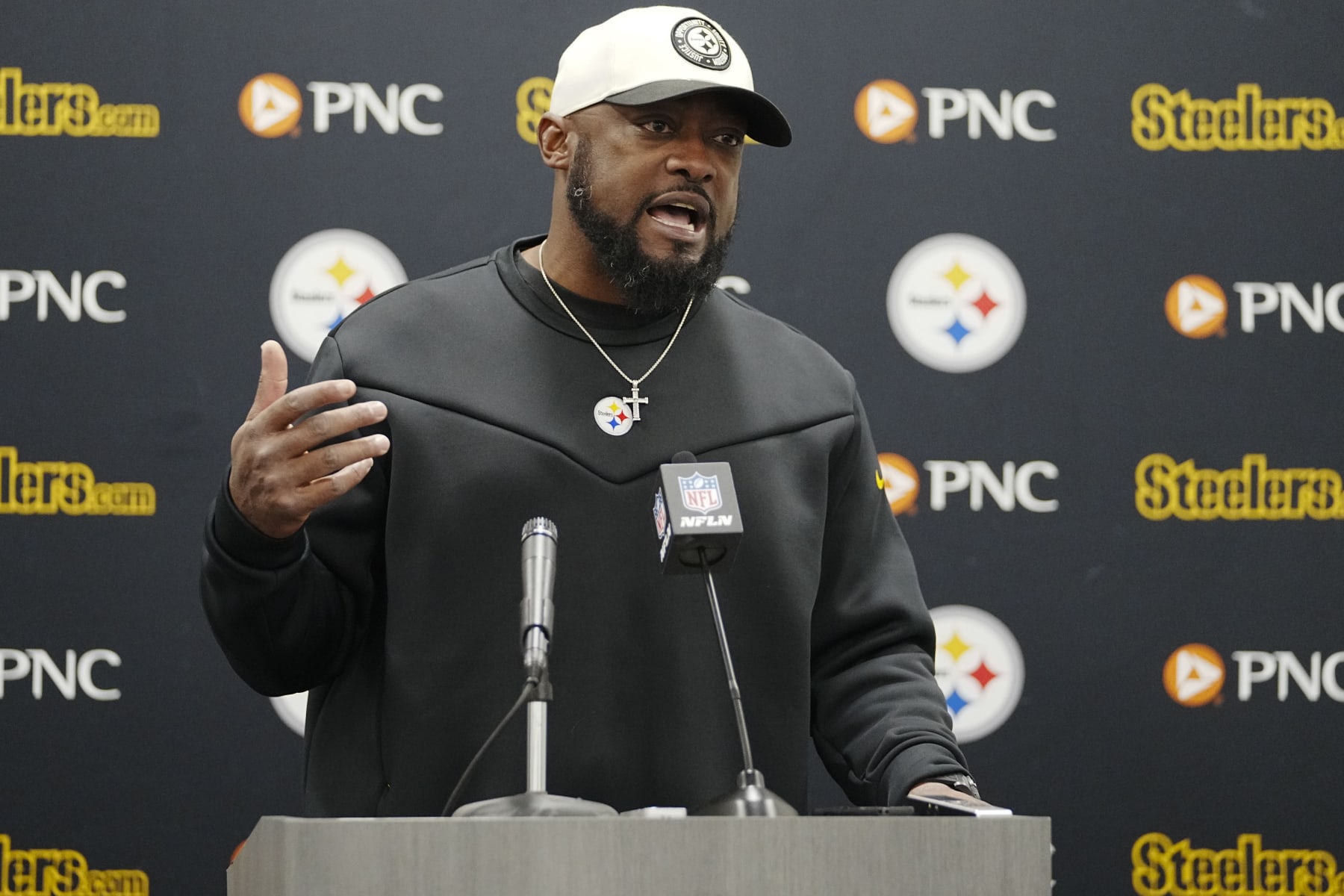 Steelers head coach Mike Tomlin