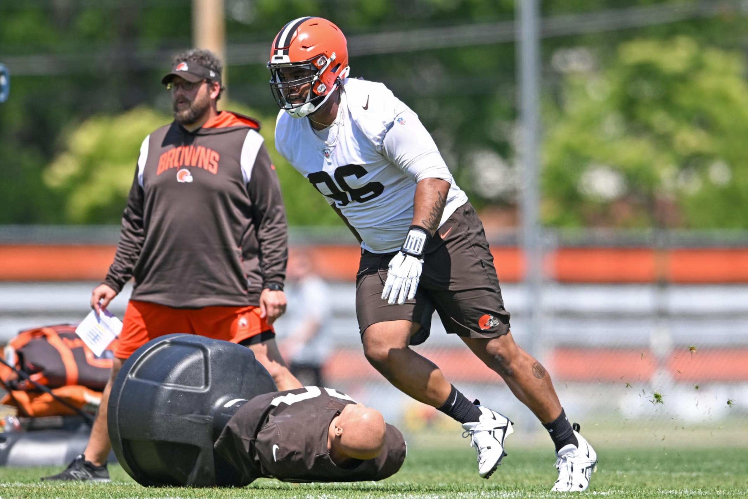 BEREA, OHIO - MAY 31: Jordan Elliott #96 of the Cleveland Browns runs a drill during the Cleveland Browns OTAs at CrossCountry Mortgage Campus on May 31, 2023 in Berea, Ohio. (Photo by Nick Cammett/Diamond Images via Getty Images) BEREA, OHIO - MAY 31: Jordan Elliott #96 of the Cleveland Browns runs a drill during the Cleveland Browns OTAs at CrossCountry Mortgage Campus on May 31, 2023 in Berea, Ohio. (Photo by Nick Cammett/Diamond Images via Getty Images)