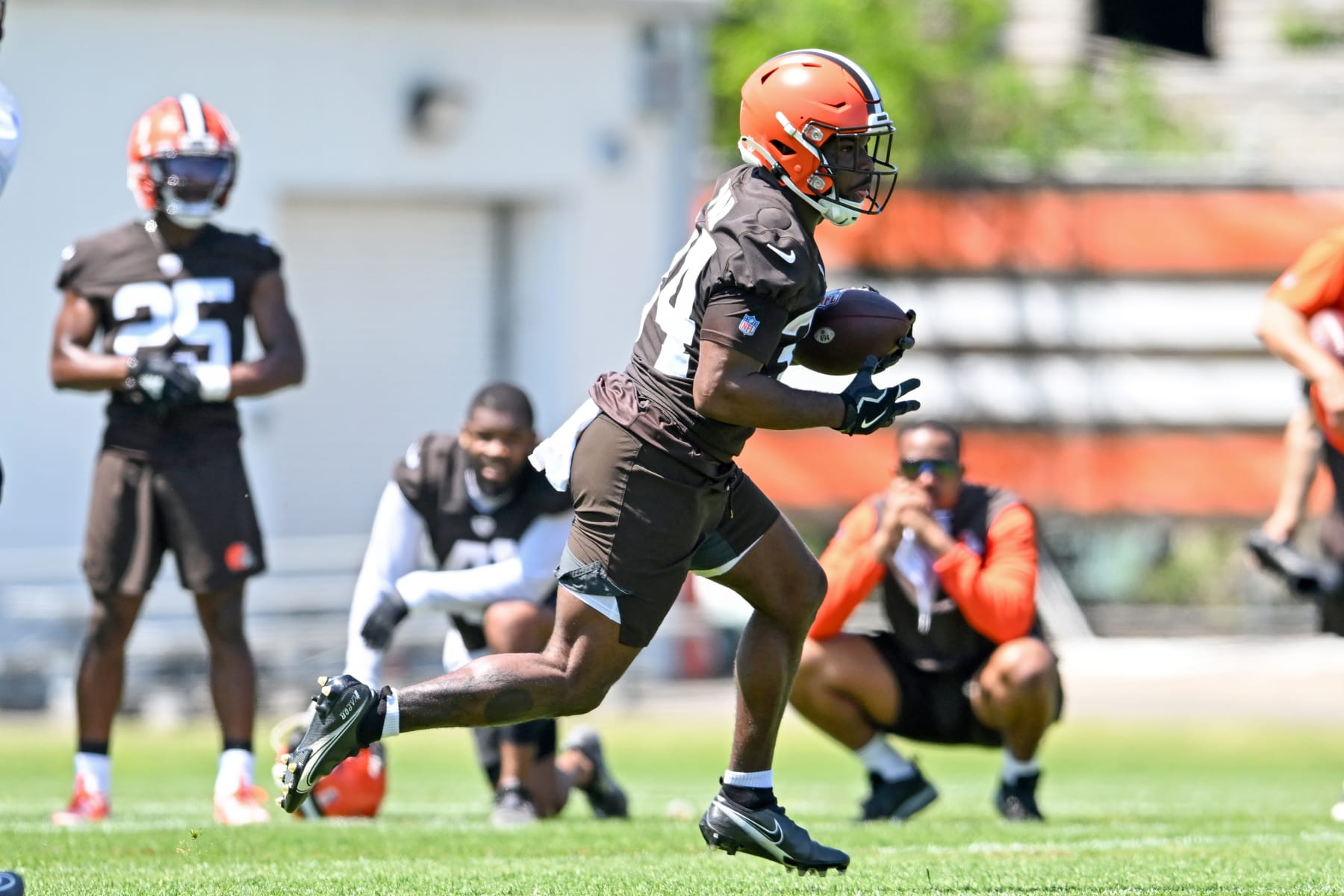 BEREA, OHIO - MAY 31: Jerome Ford #34 of the Cleveland Browns runs a drill during the Cleveland Browns OTAs at CrossCountry Mortgage Campus on May 31, 2023 in Berea, Ohio. (Photo by Nick Cammett/Diamond Images via Getty Images)