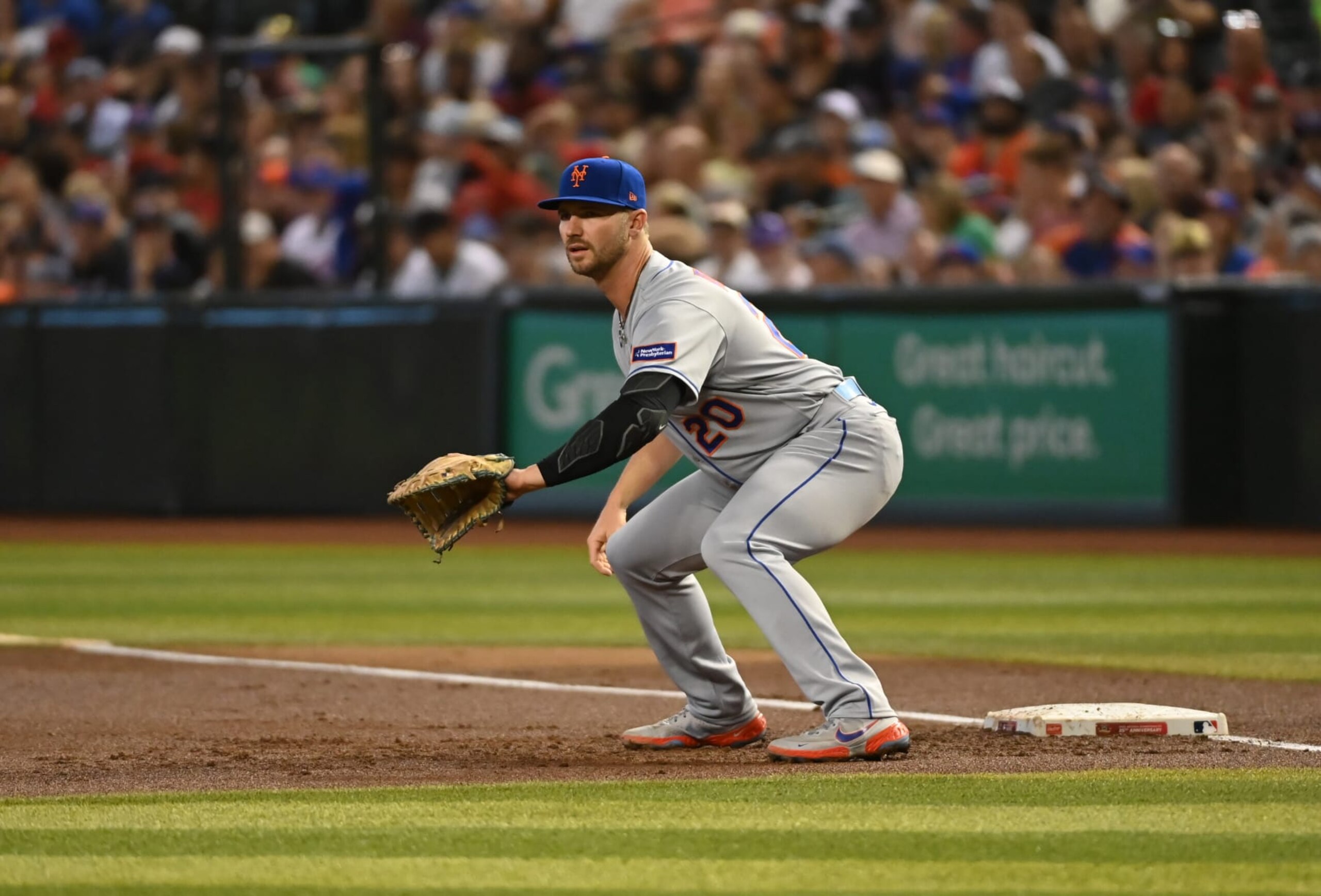 PHOENIX, ARIZONA - JULY 05: Pete Alonso #20 of the New York Mets gets ready to catch a throw while covering first base against the Arizona Diamondbacks at Chase Field on July 05, 2023 in Phoenix, Arizona. (Photo by Norm Hall/Getty Images)